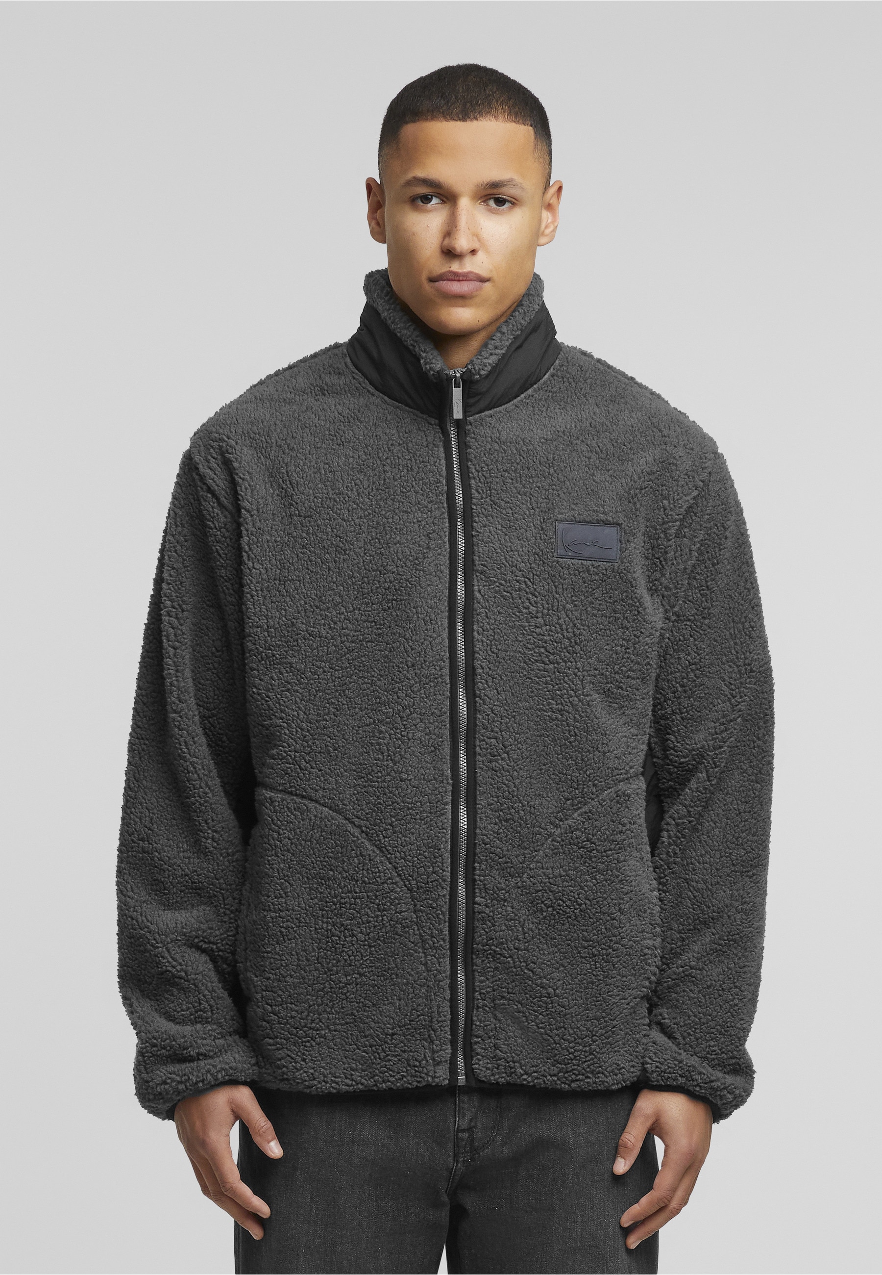 Karl Kani Allwetterjacke »Karl Kani Karl Kani Sport Patch Teddy Jacket« 1 Stk. tlg. mit Kapuze