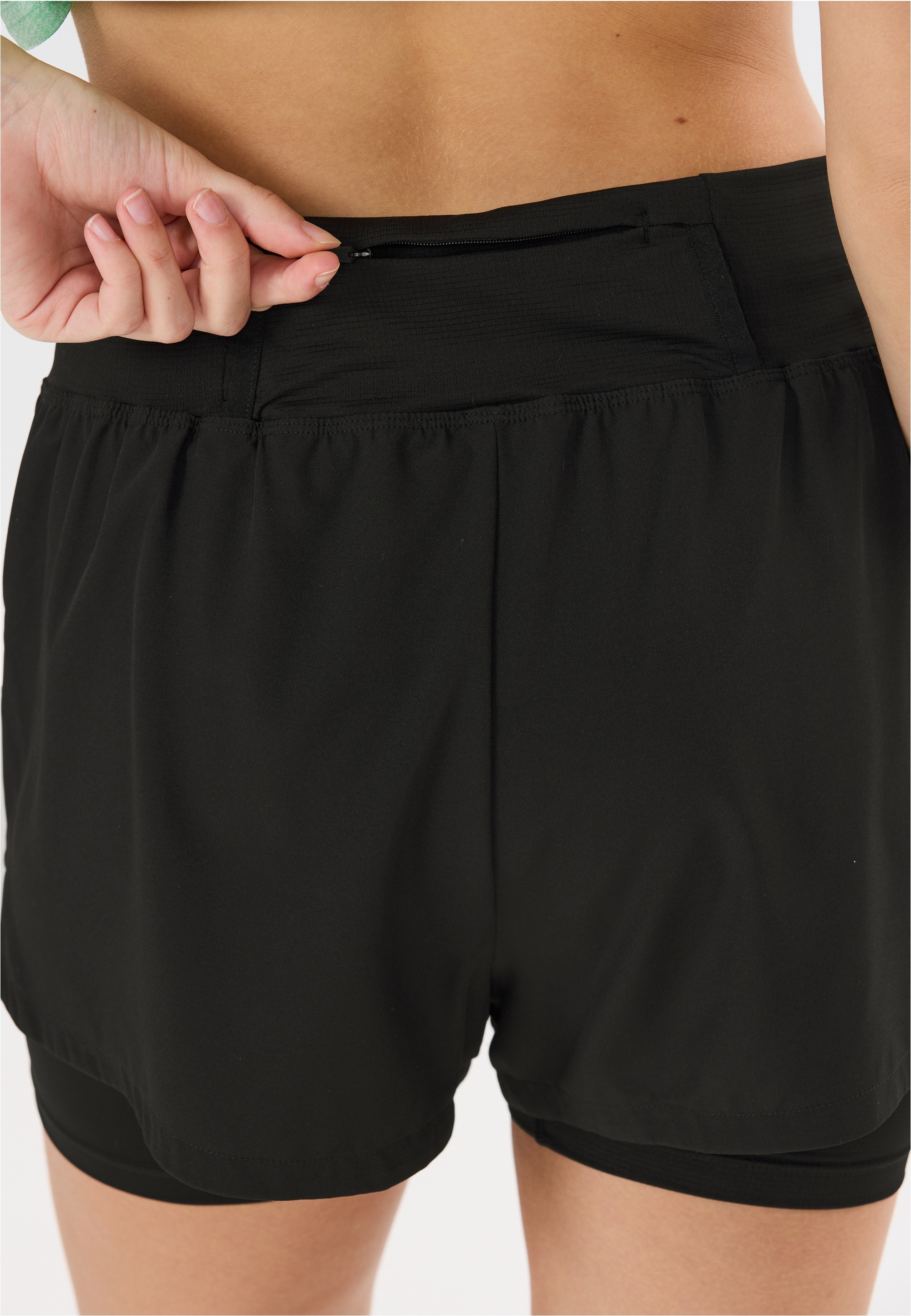 ENDURANCE Shorts »Less«  mit 4-Wege Stretch