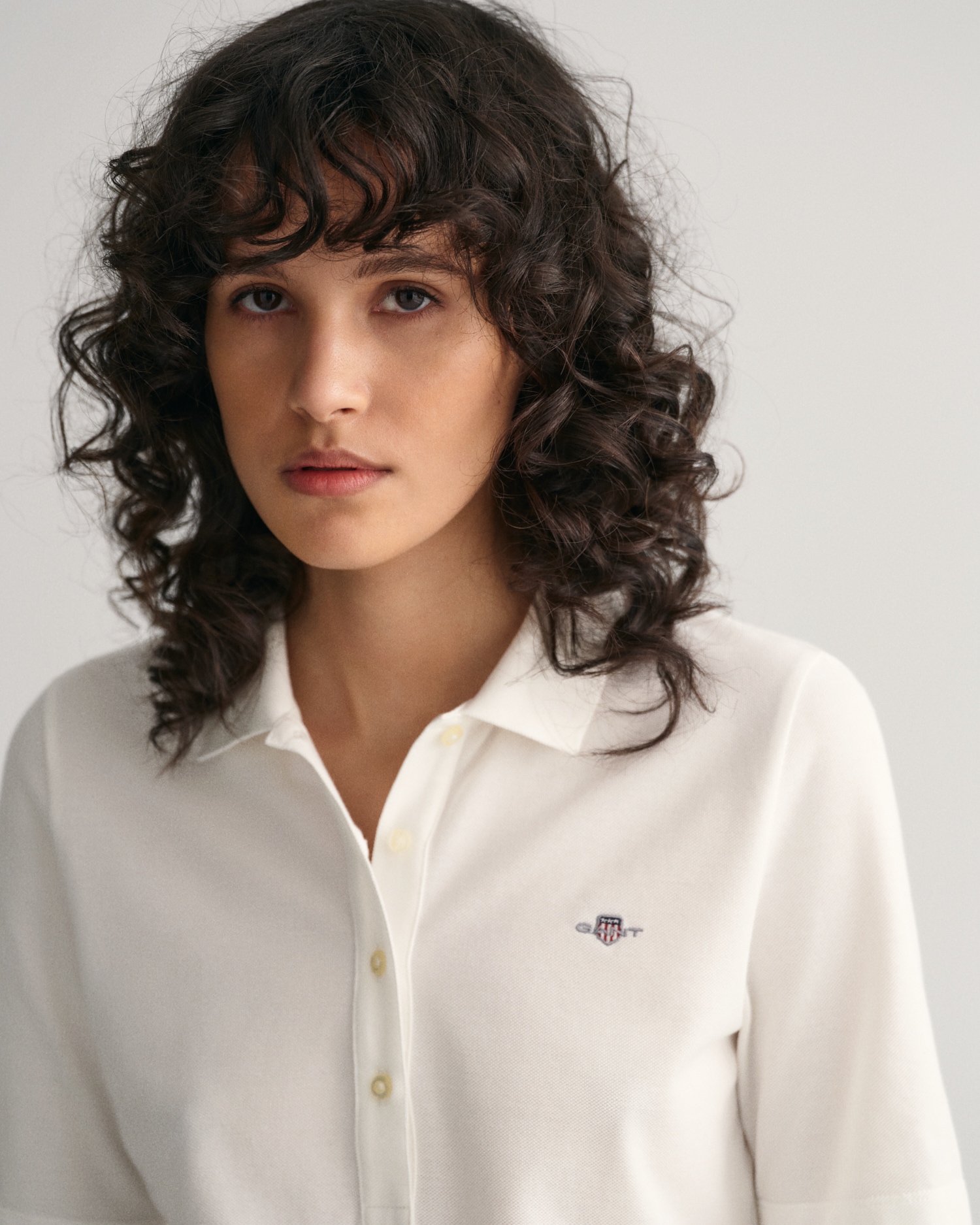 Gant Poloshirt »SLIM SHIELD KA PIQUE POLO«, mit grafischer Logostickerei auf der Brust