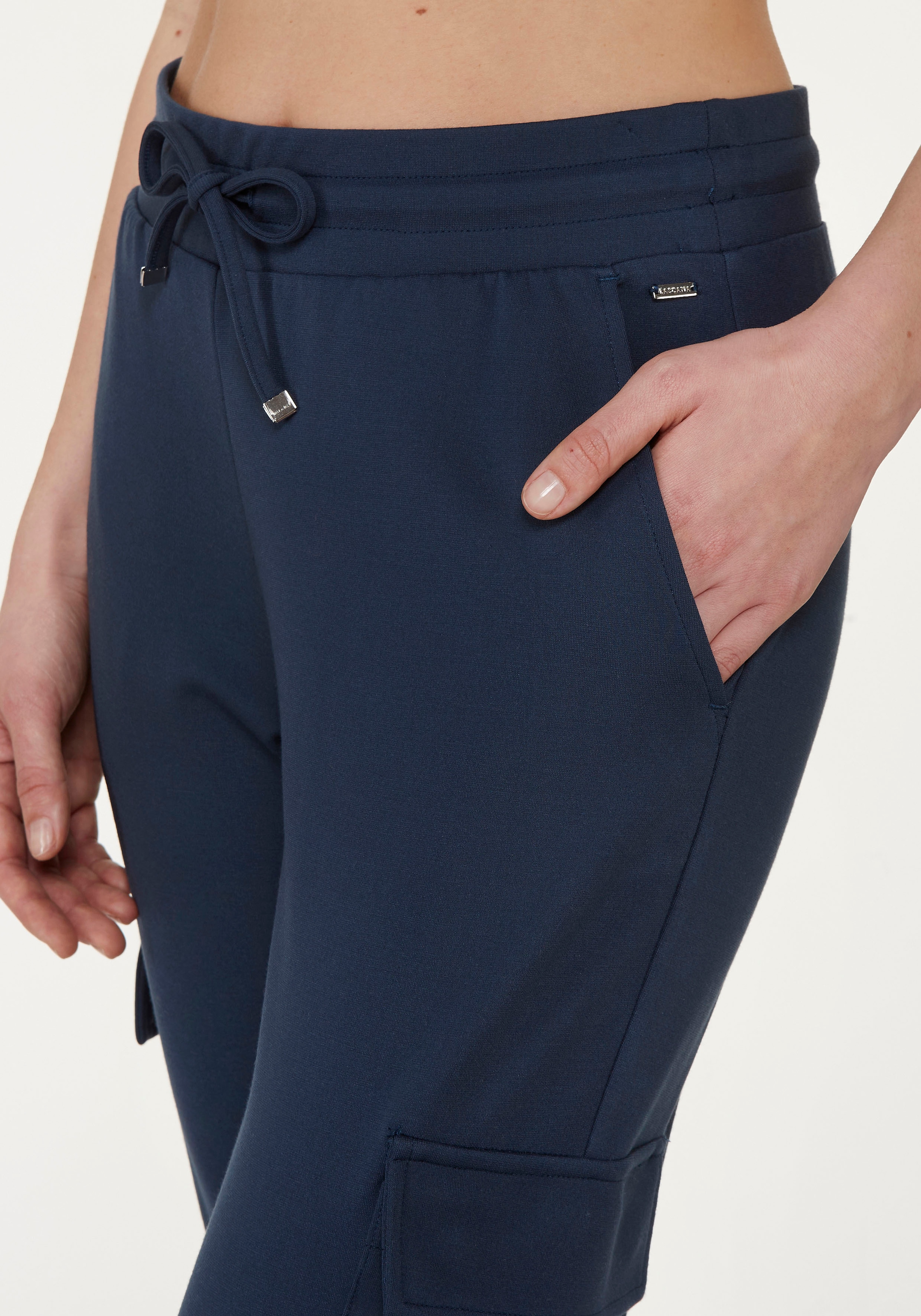 LASCANA Cargohose, in weich fließendem Material, Loungewear