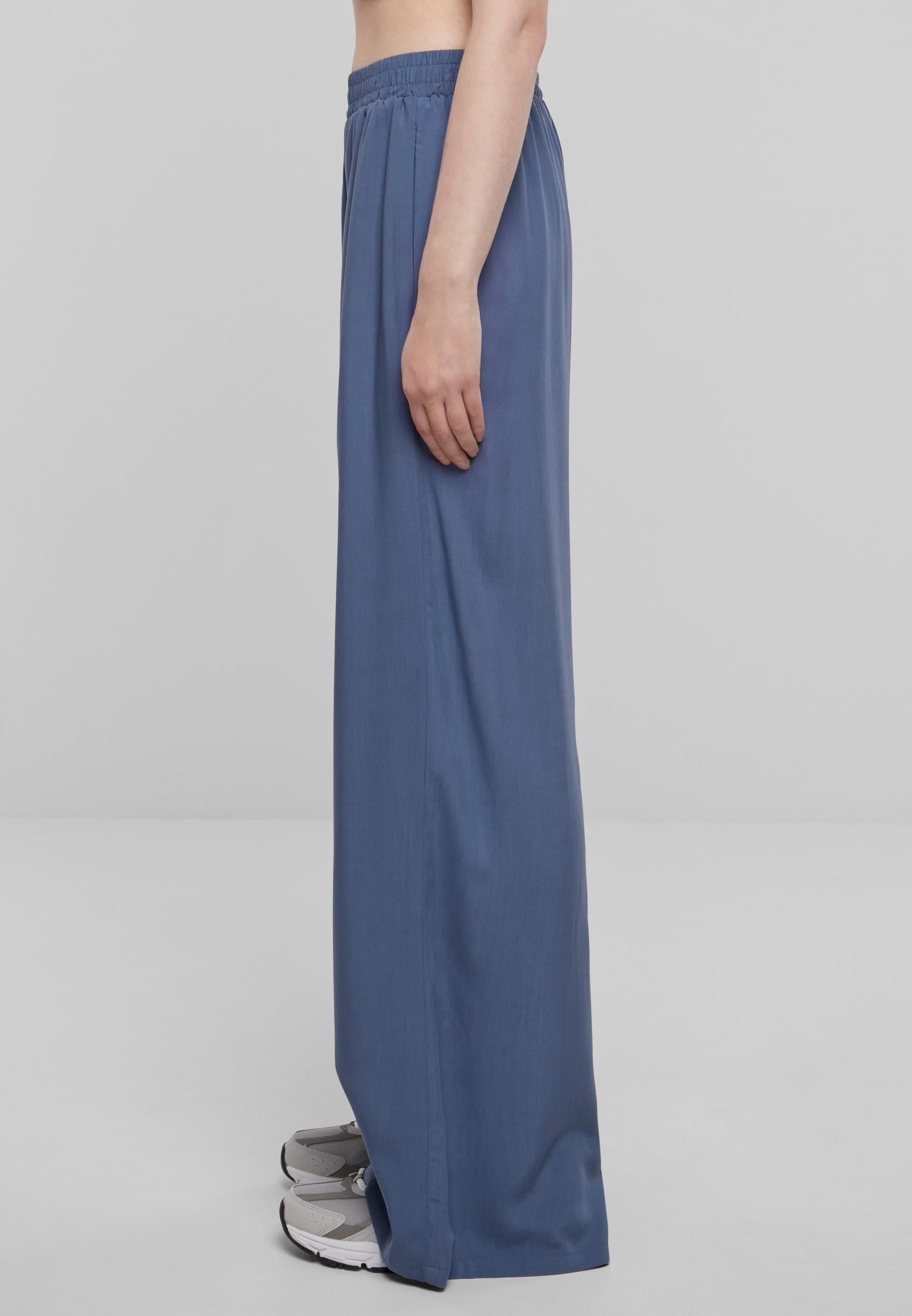 URBAN CLASSICS Stoffhose »Urban Classics Damen Ladies Wide Leg Viscose Pants«, (1 tlg.)