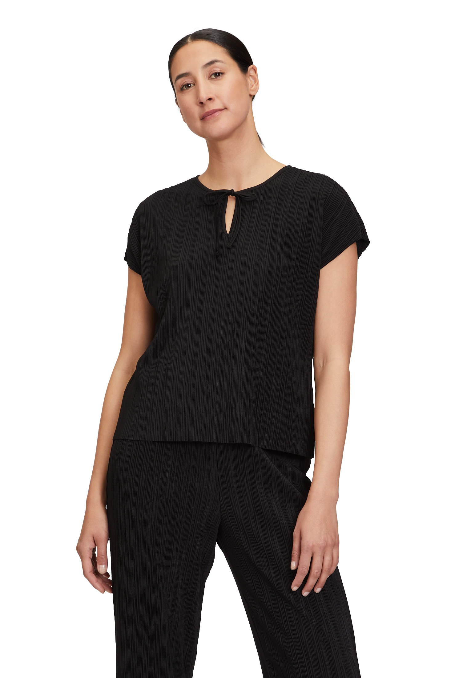 Cartoon Kurzarmshirt "Damen mit V-Ausschnitt", 1 Stk. Material günstig online kaufen