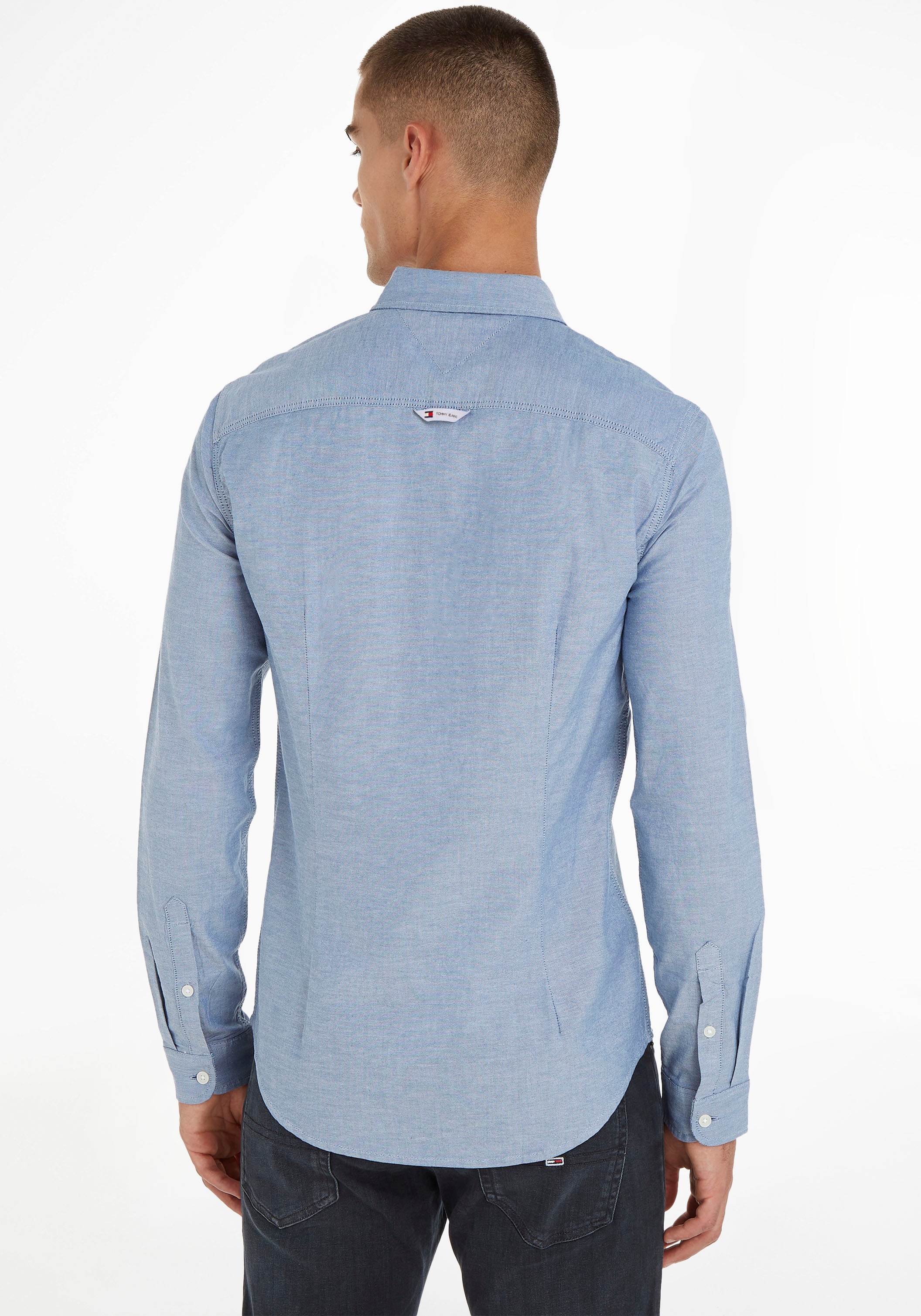 Tommy Jeans "TJM Slim Stretch Oxford Shirt" mit Flaglabel auf der Brust günstig online kaufen