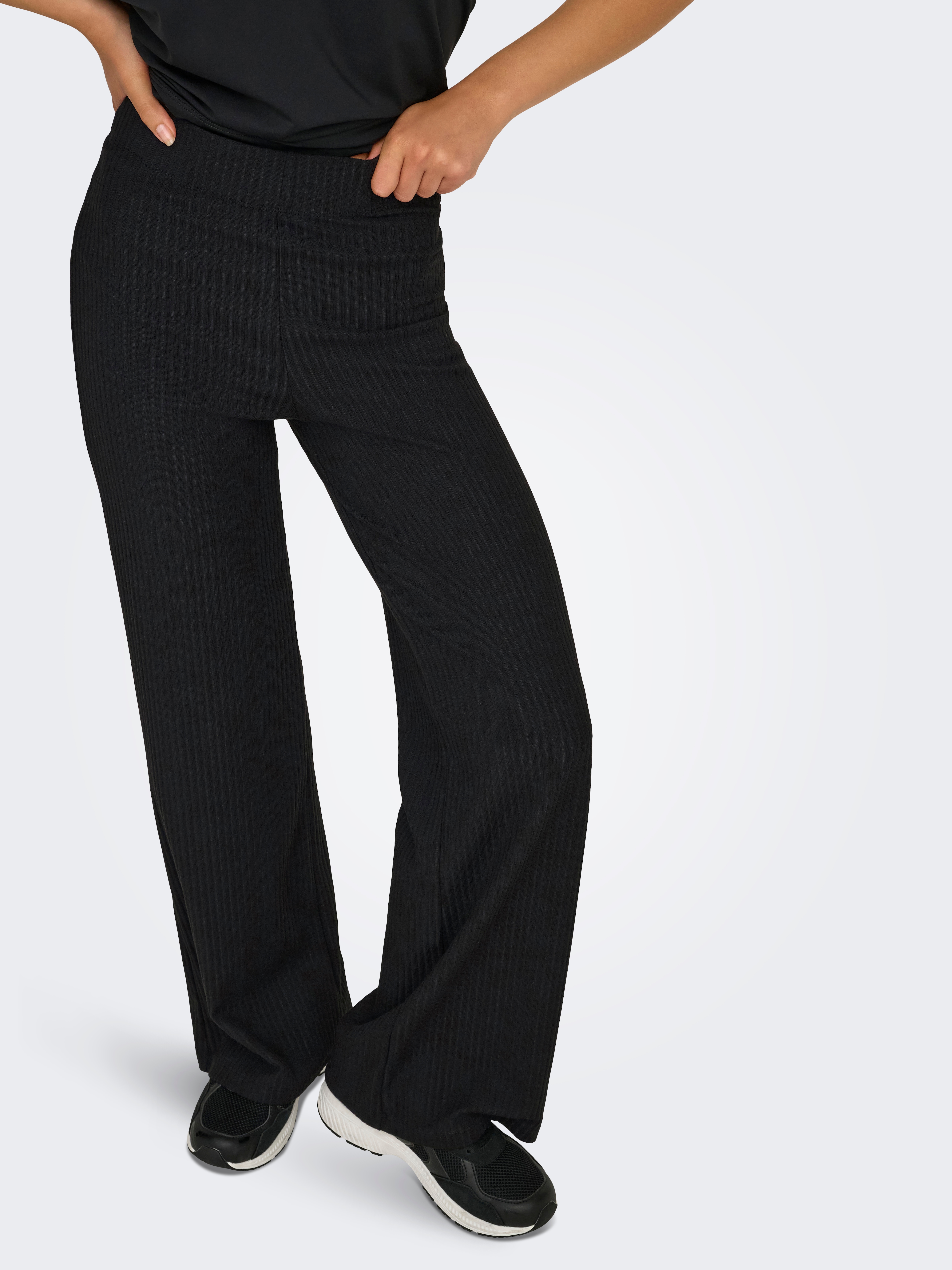 ONLY Play Loungehose "ONPSEREN HW RIB STR PNT NOOS" Loose Fit, aus Polyester, Viskose und Elasthan, pflegeleicht