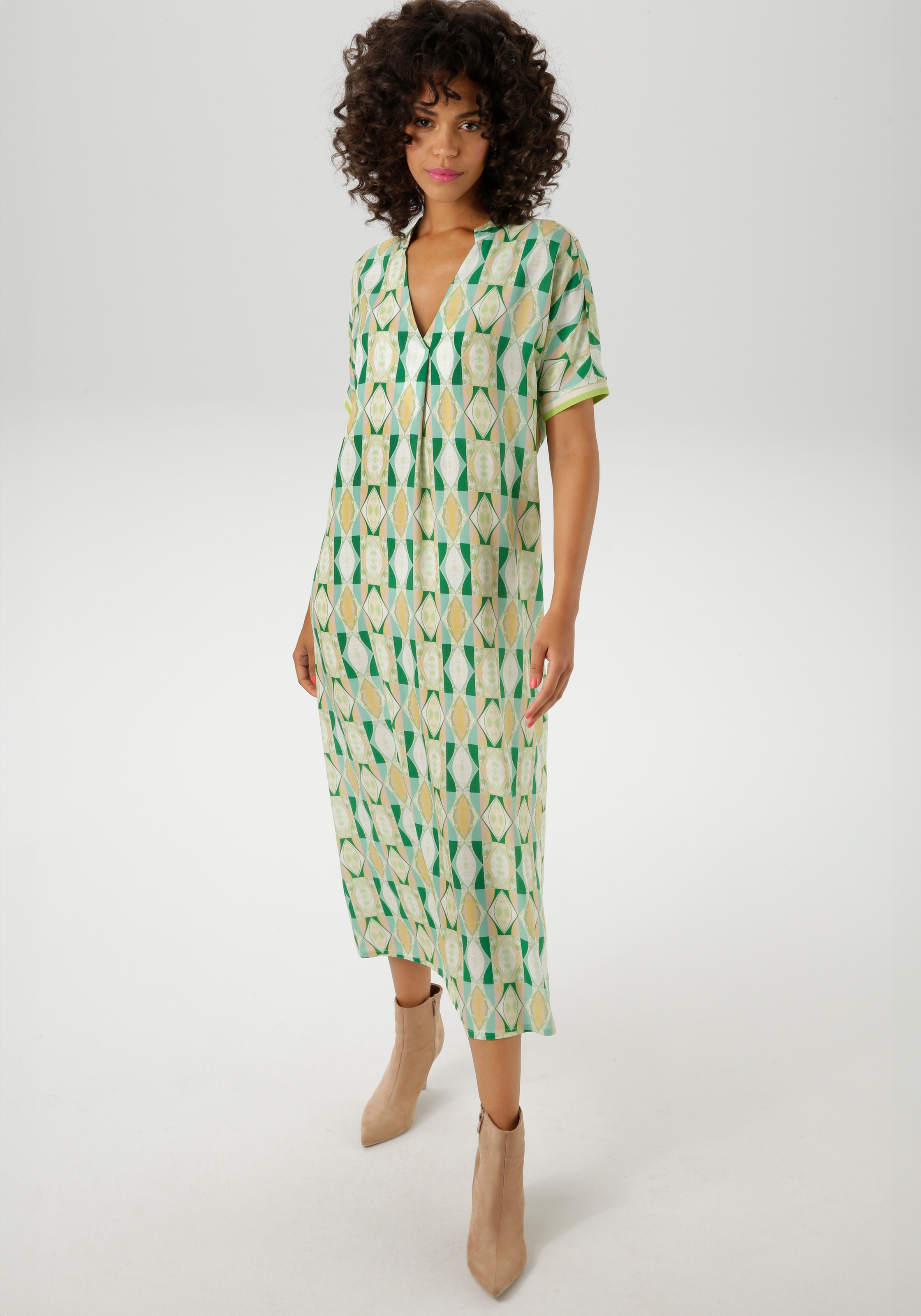 Aniston CASUAL Sommerkleid, mit farbharmonische,. grafischen Druck - NEUE KOLLEKTION