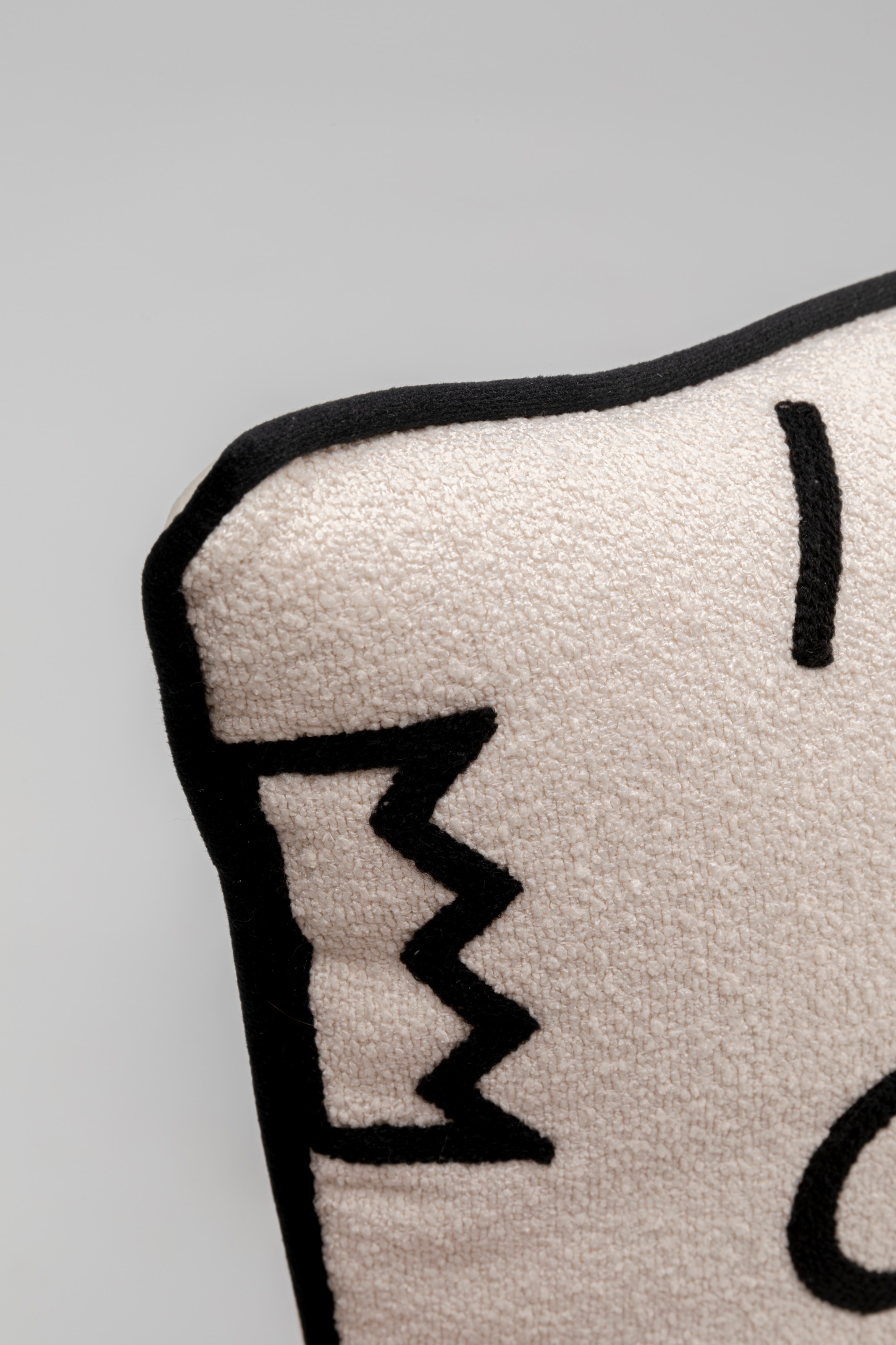 Kare Design Dekokissen »Geometric, Kissenhülle mit Füllung, 45x45 cm« stützt Kopf und Nacken angenehm und sorgt für erholsamen Schlaf