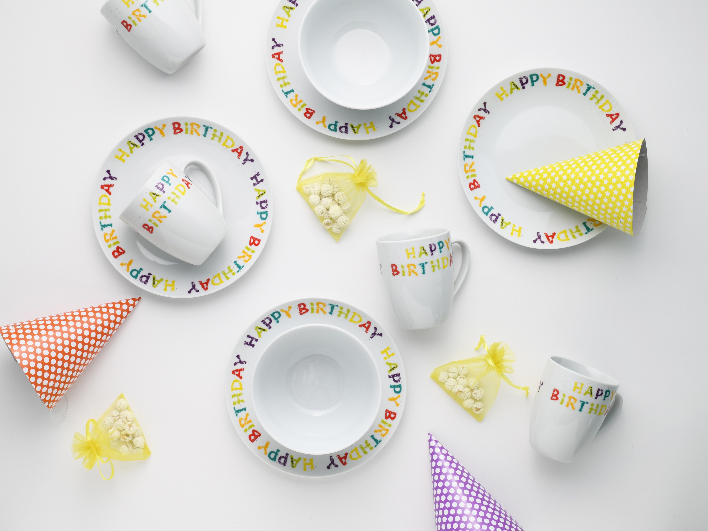 CreaTable Frühstücks-Geschirrset »Happy Birthday, Frühstücksset 12-tlg.«, (Set, 12 tlg.), Fröhliches buntes Geschirr, Für alle Geburtstagsfeierlichkeiten
