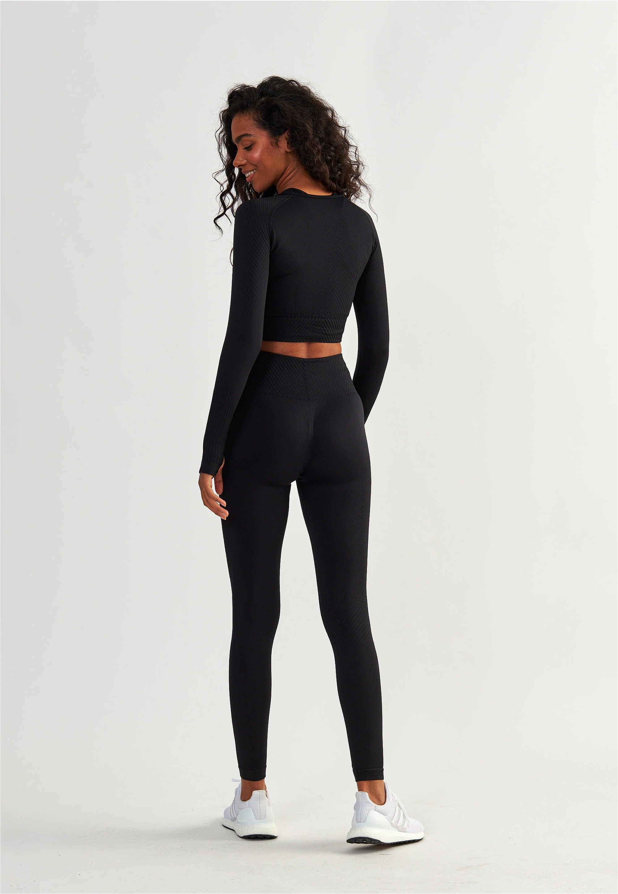 BeShaped Langarmshirt »Femme Force«, (1 tlg.), mit langen Ärmeln und gerippter Textur