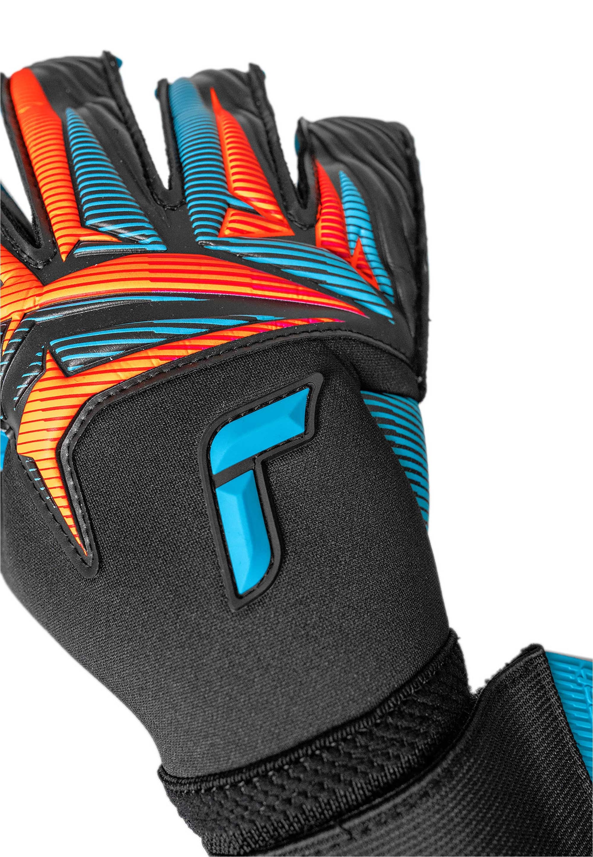 Reusch Torwarthandschuhe »Attrakt Aqua Evolution« mit atmungsaktiven Mesh-Einsätzen