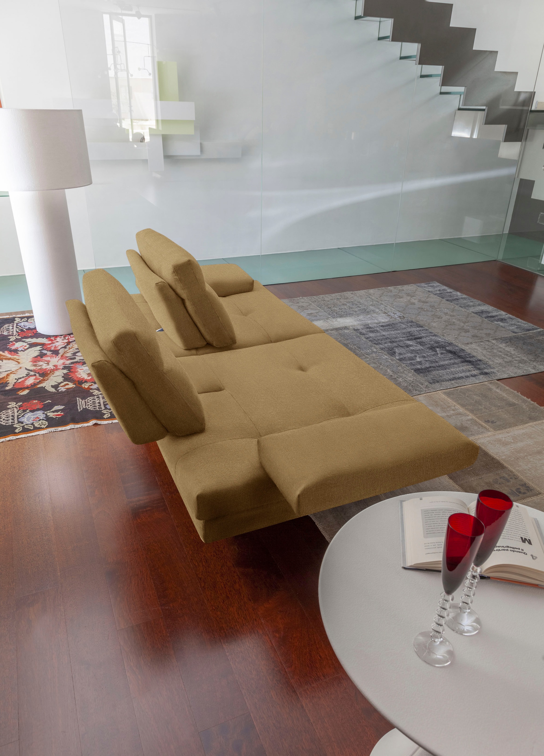 CALIA ITALIA 3-Sitzer »Toby Wing, Designsofa mit hohem Sitzkomfort, bequem und elegant«, inklusive Sitztiefenverstellung, Füße in Chrom glänzend