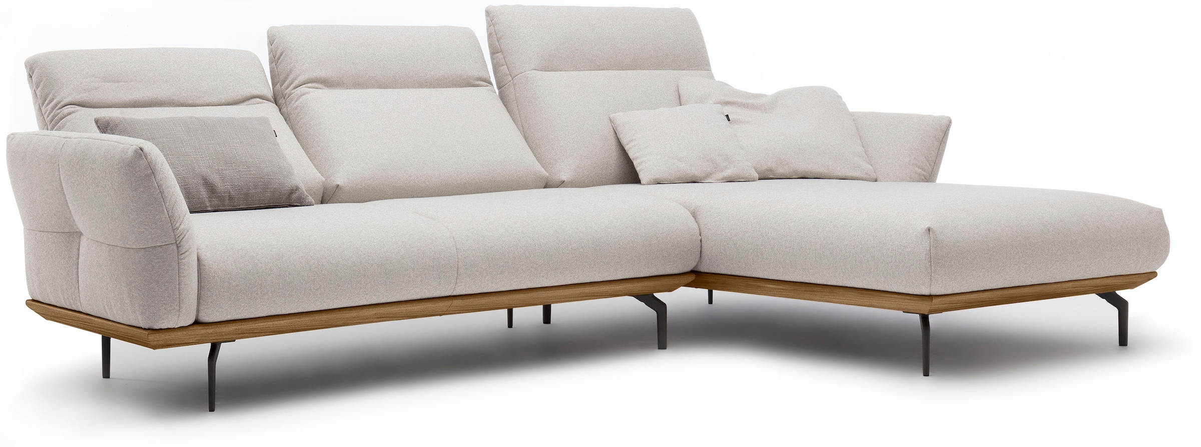 Creation BY ROLF BENZ Ecksofa »CR.460«, Sockel in Nussbaum, Winkelfüße in Umbragrau, Breite 298 cm
