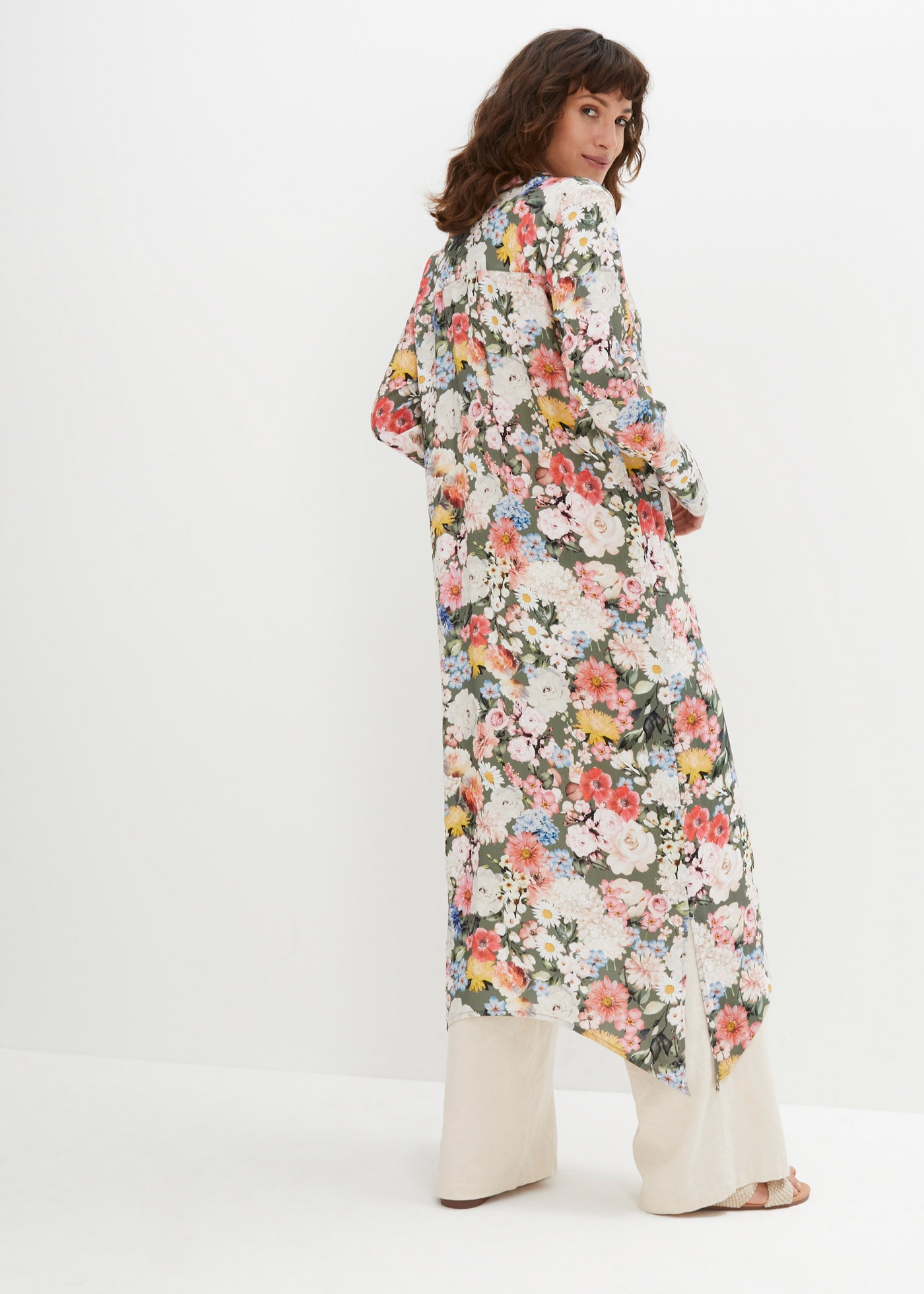 bonprix Longbluse »Longbluse aus fließender Viskose« in A-Linie, aus Viskose, mit Blütendruck, mit Hemdblusenkragen