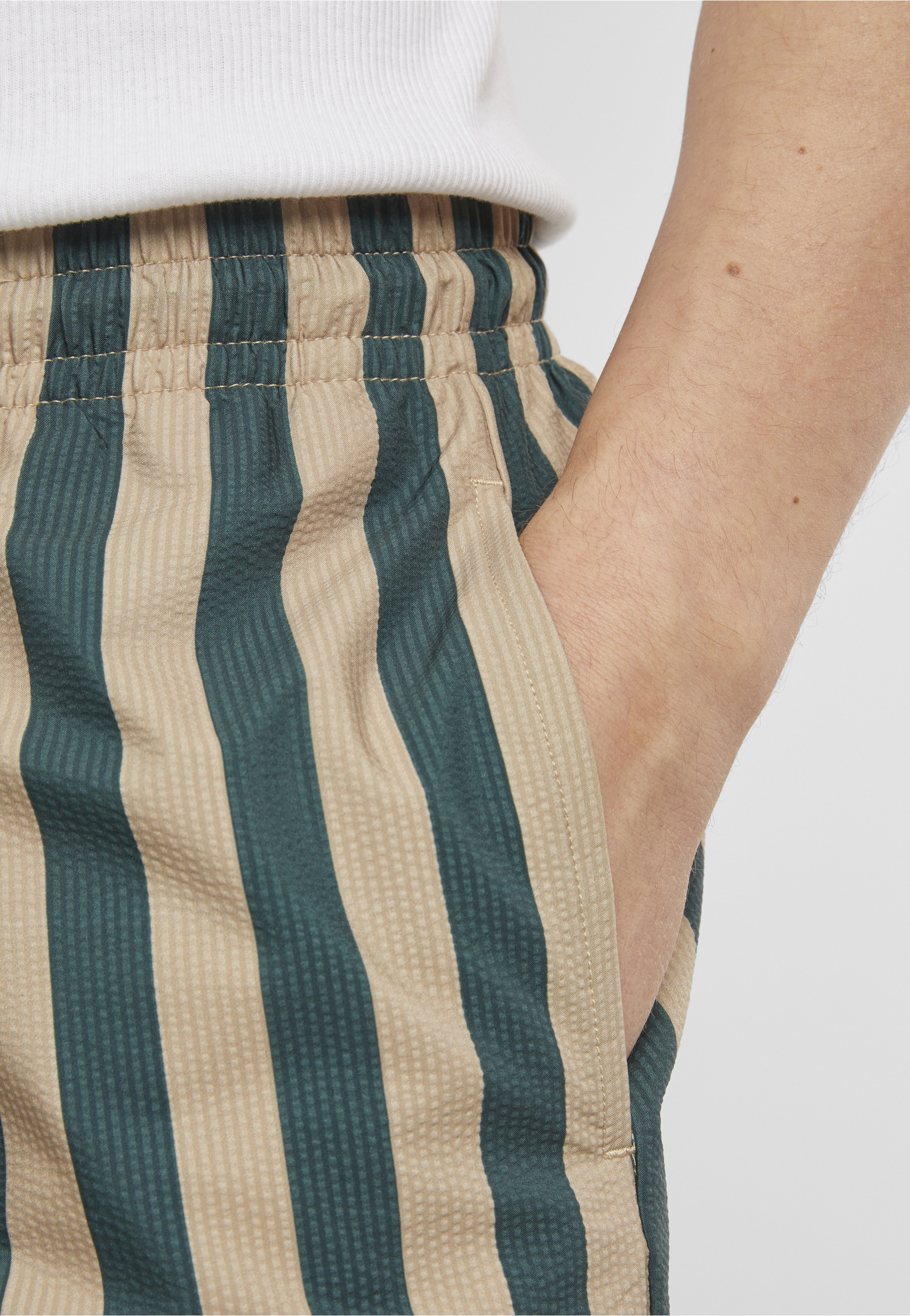 URBAN CLASSICS Badeshorts »Urban Classics Striped Seersucker Swim Shorts«