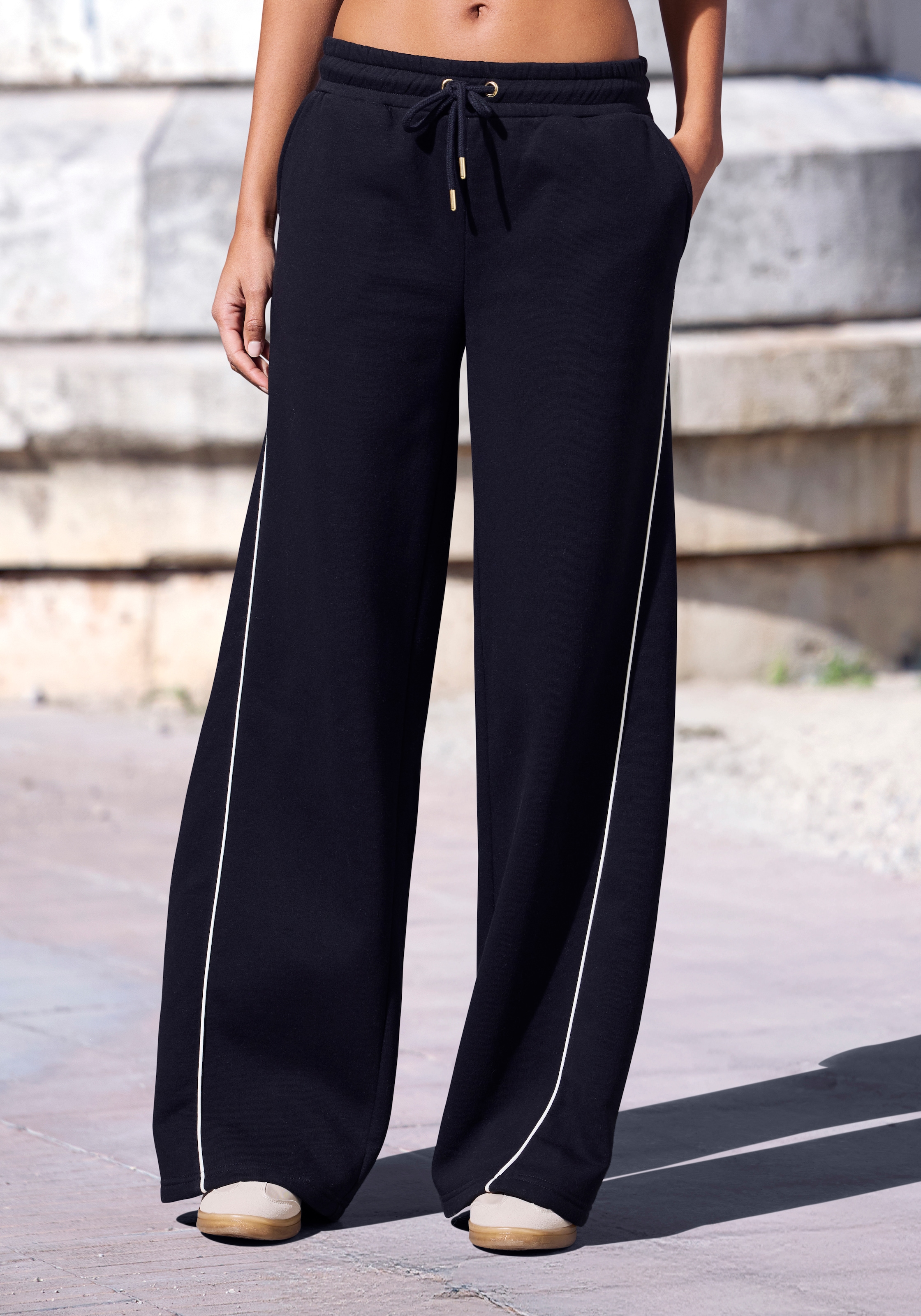 Buffalo Sweathose »Relaxhose«  mit weit ausgestelltem Bein und Piping, Home- und Loungewear