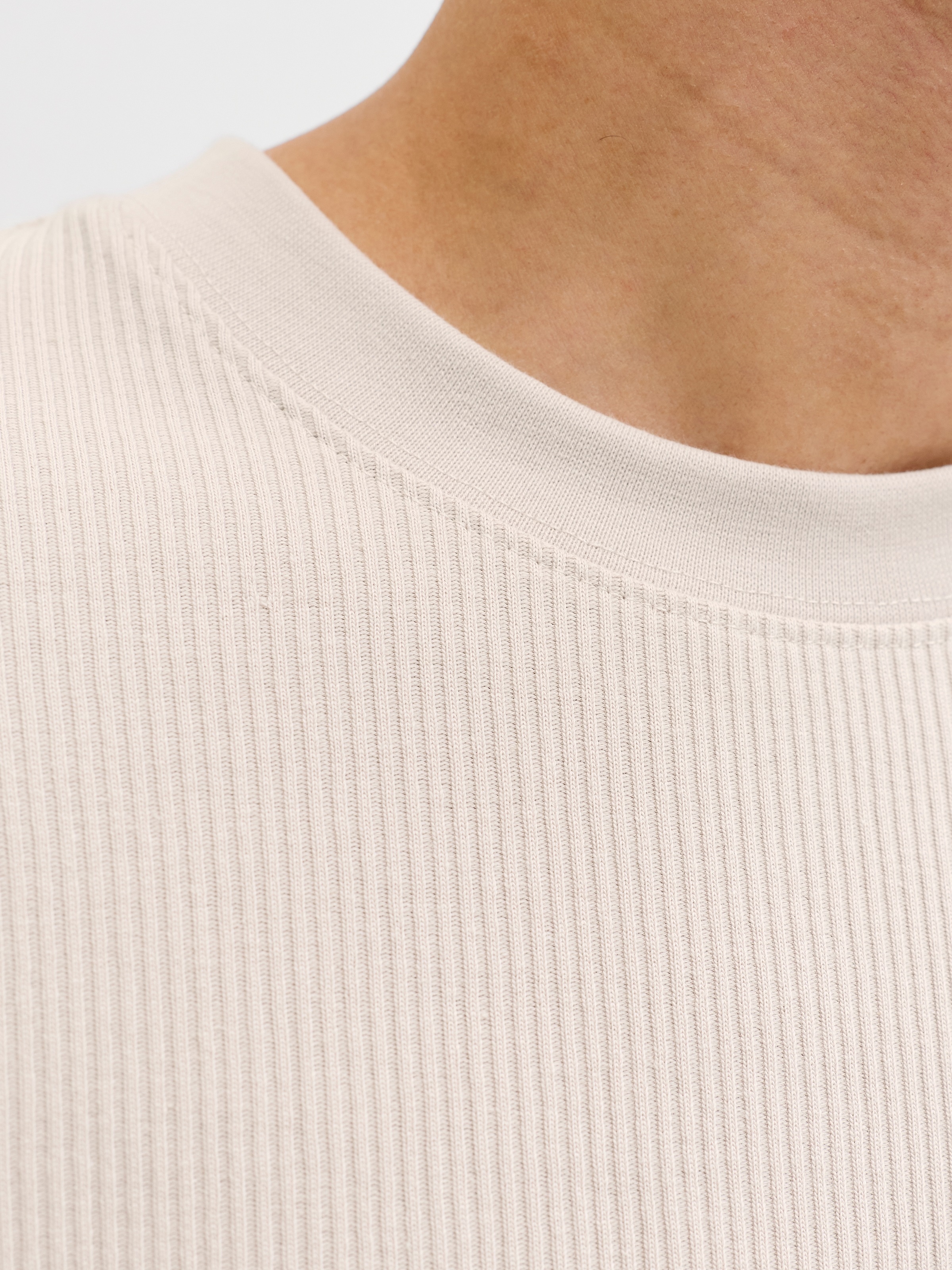 Jack & Jones Rundhalsshirt »JJEHARRISON STRUCTURE TEE SS O-NECK LN« mit Rundhalsusschnitt