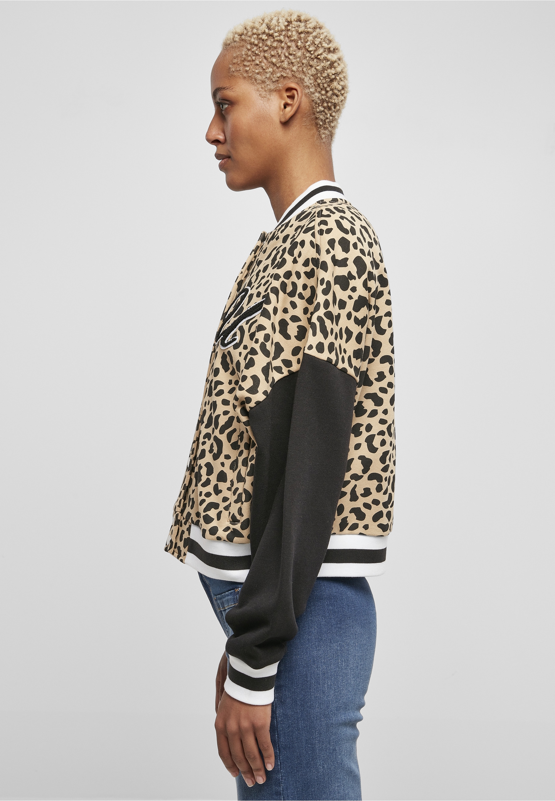 URBAN CLASSICS Strickfleecejacke »Urban Classics Damen Ladies AOP Oversized College Sweat Jacket« 1 Stk. tlg. ohne Kapuze