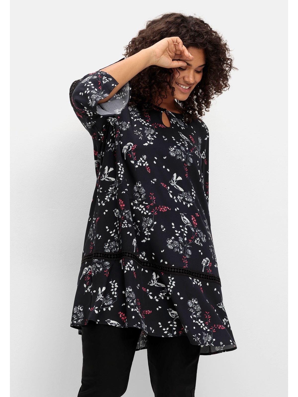 Sheego Longtunika »Große Größen«, mit floralem Print und Lochmusterdetails