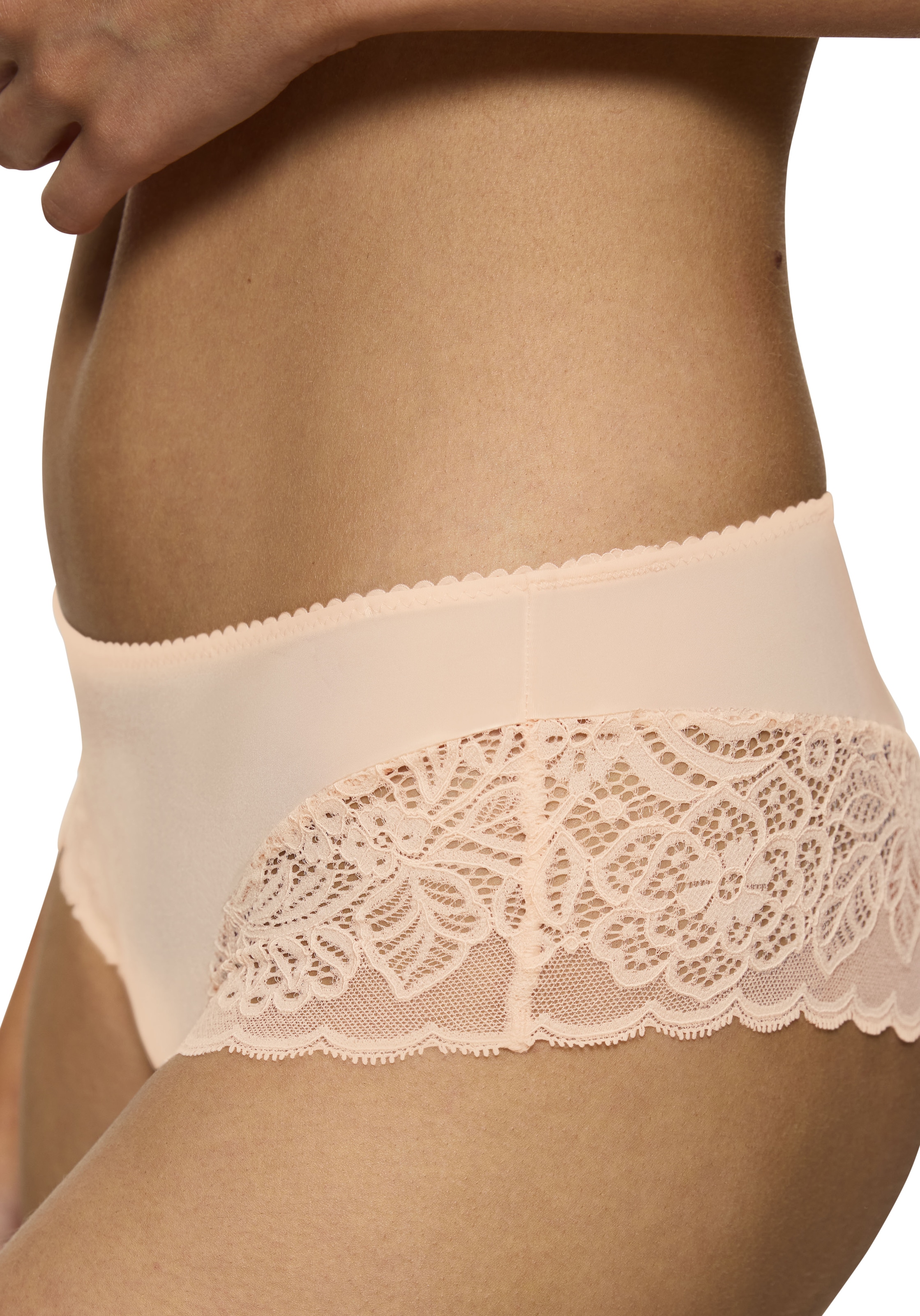 Triumph Slip »Amourette Spotlight Hipster X«, florale Spitzendetails, gewellte Abschlüsse
