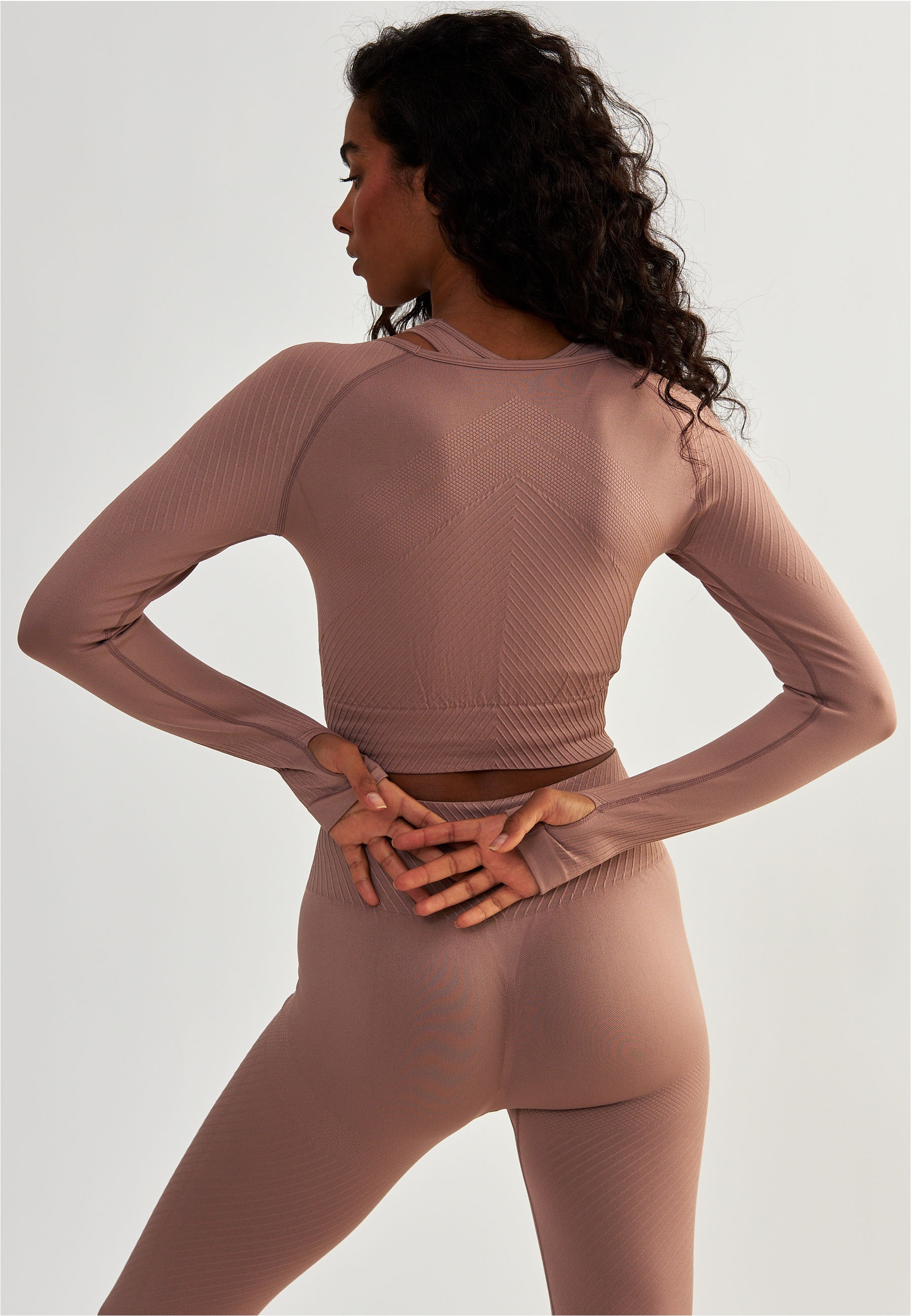 BeShaped Langarmshirt »Femme Force«, (1 tlg.), mit langen Ärmeln und gerippter Textur
