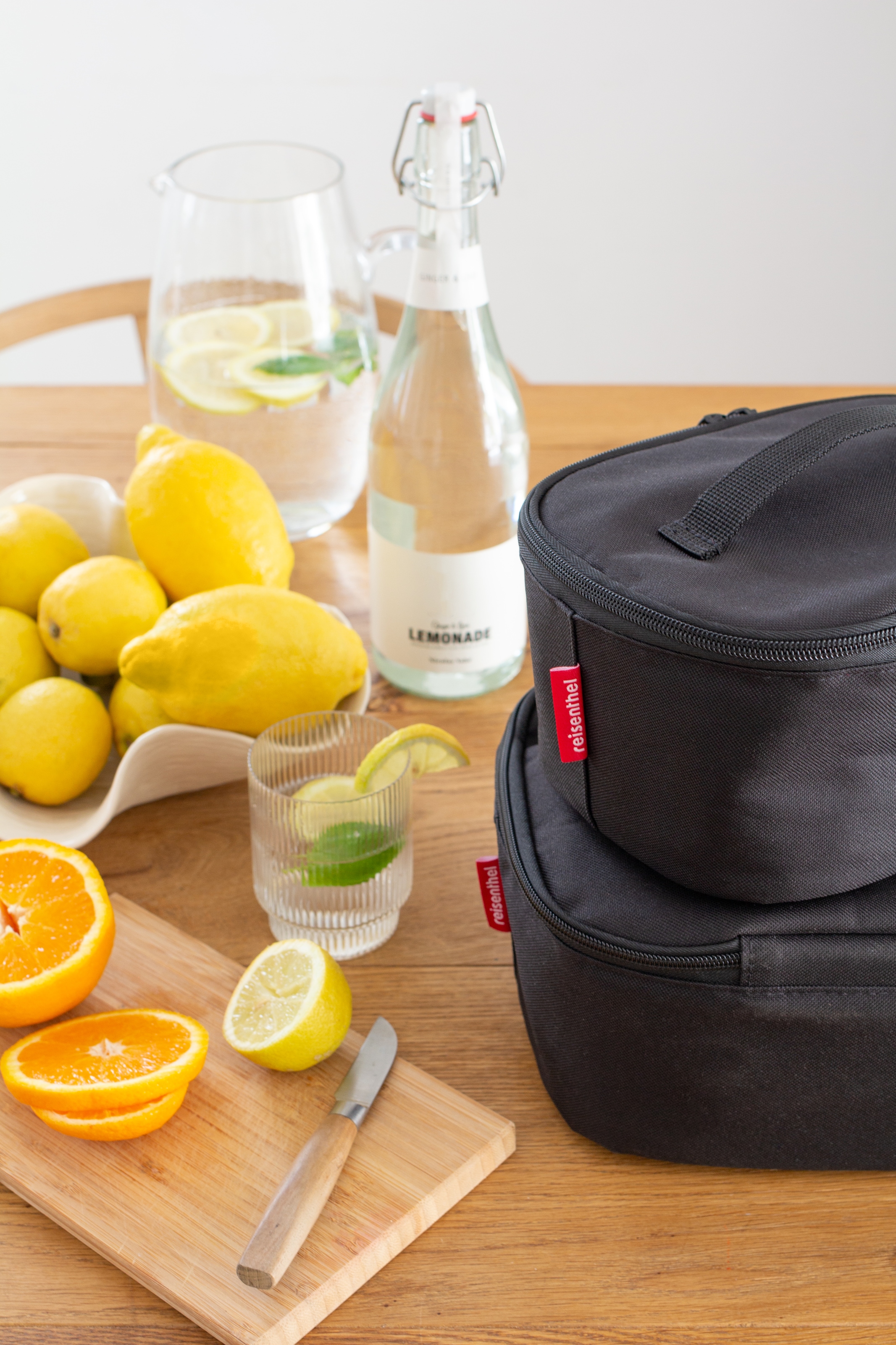 REISENTHEL® Kühltasche »coolerbag M pocket« dicke Isolierung, Dicht schließender Deckel mit 2-Wege-Reißverschluss