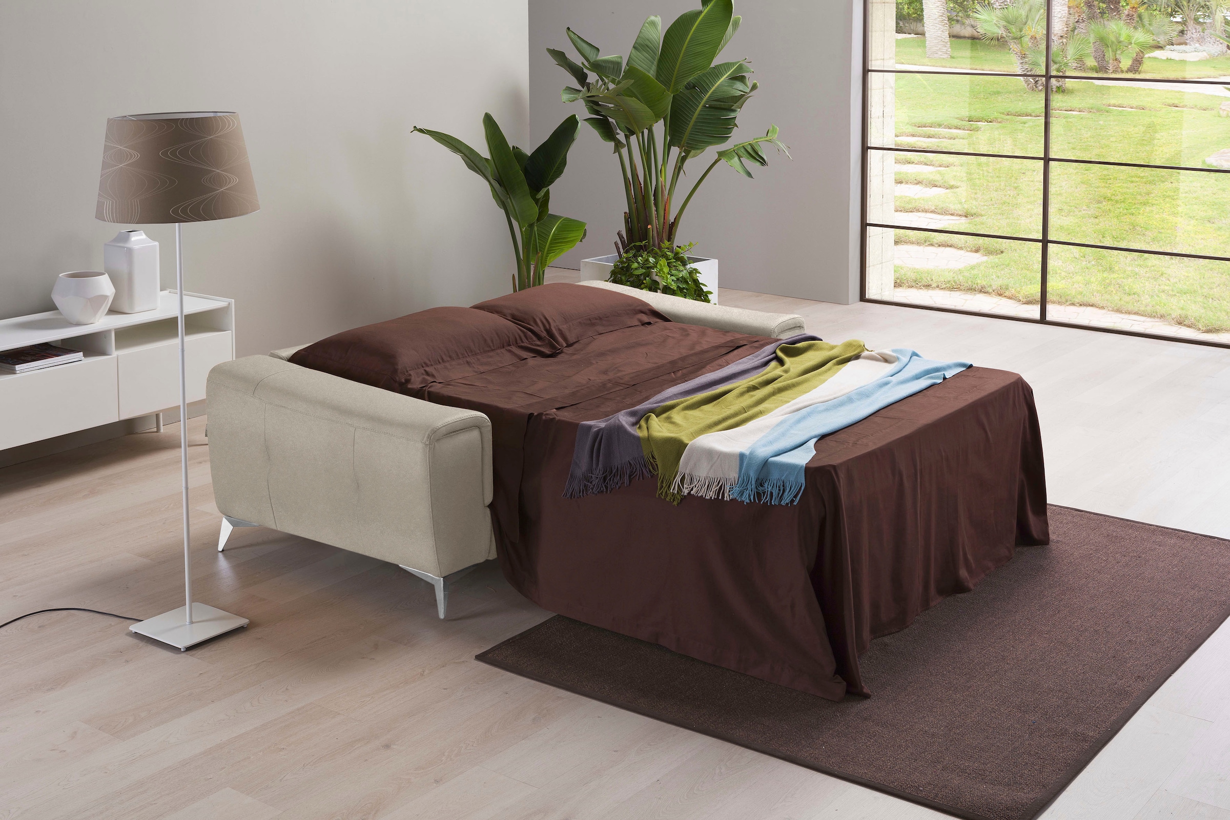 Egoitaliano Schlafsofa »Francine Designsofa, Loungesofa mit Dauerschlaffunktion, Breite 233 cm«, Bettfunktion, Luxus-Microfaser Lederoptik, opal grau, Fußfarbe chrom