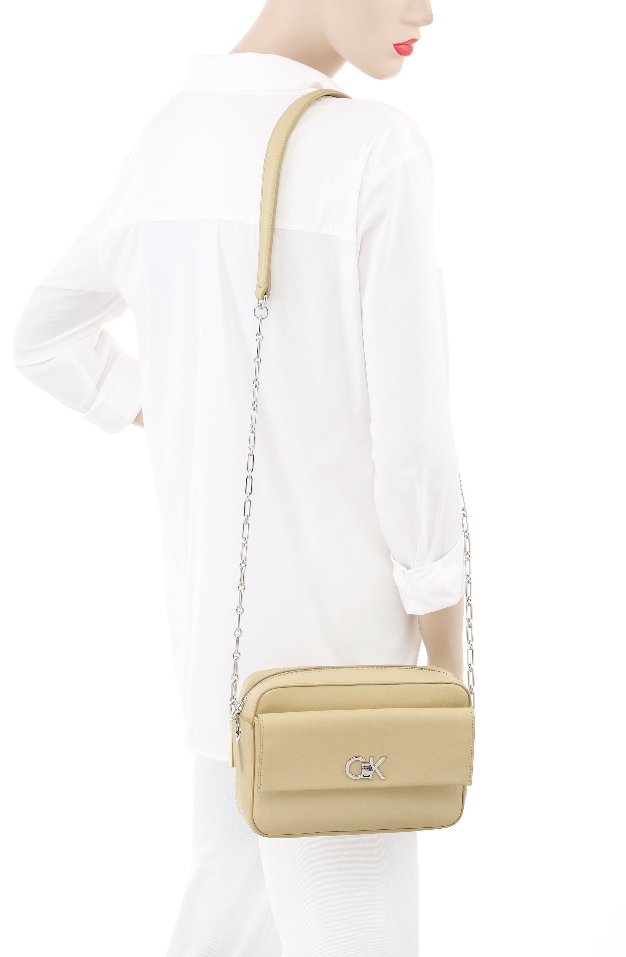 Calvin Klein Mini Bag »CK RE-LOCK POCKET CAMERA BAG«, kleine Umhängetasche, Damen Schultertasche mit Zierkette