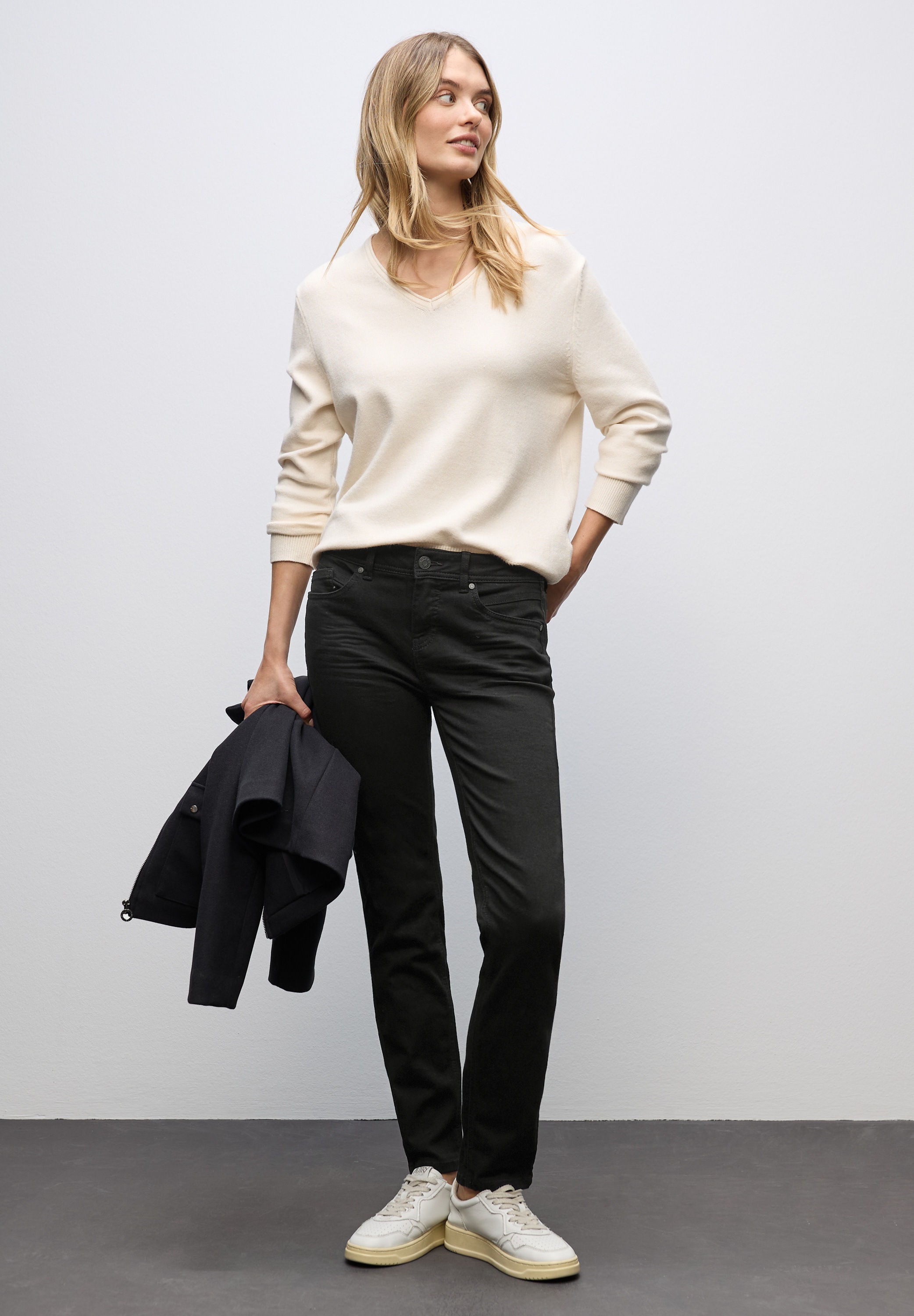 5-Pocket-Jeans STREET ONE "Style Jane", Damen, Gr. 31, Länge 32, schwarz clean washed, Denim/Jeans, Obermaterial: 63% Baumwolle, 25% Polyester, 10% Viskose, 2% Elasthan, unifarben, slim fit lang, Jeans 5-Pocket-Jeans, im Slim Fit, Mid Waist 3