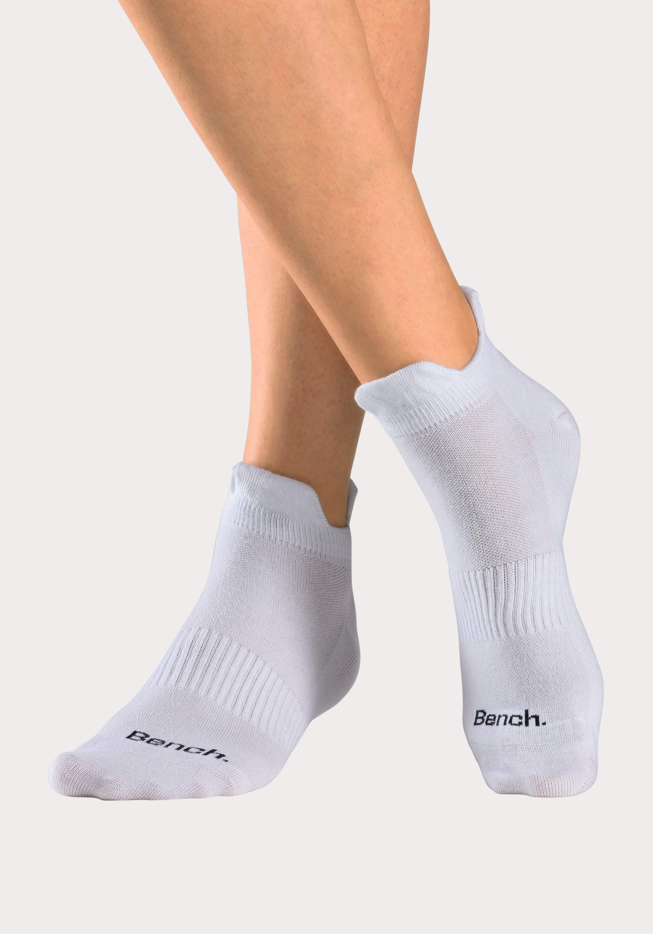 Bench. Sneakersocken, (Packung, 6 Paar), mit feiner Mesh Konstruktion und Mittelfußgummi
