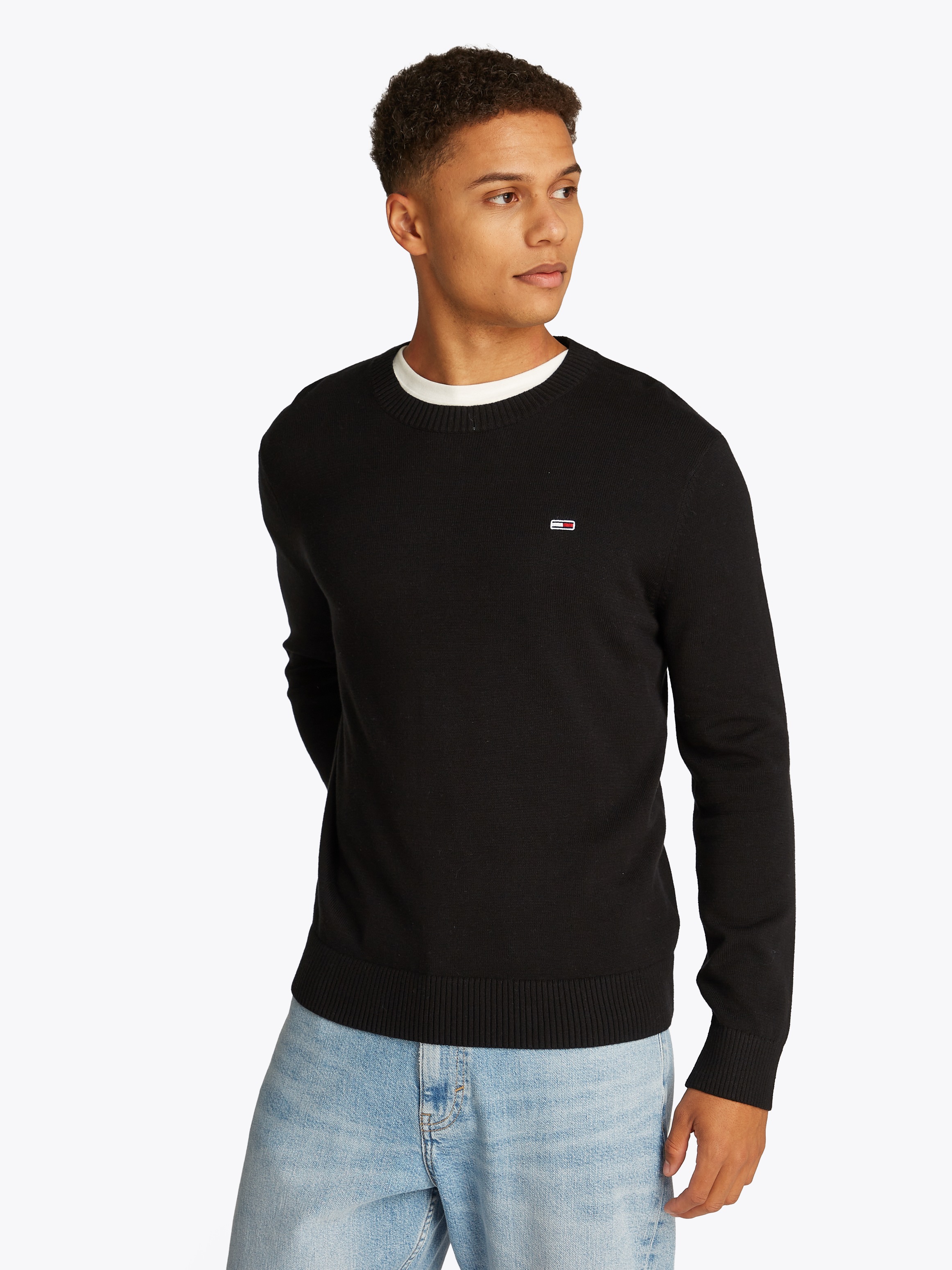Tommy Jeans "TJM SLIM ESSENTIAL LIGHT SWEATER" mit Flag-Patch günstig online kaufen