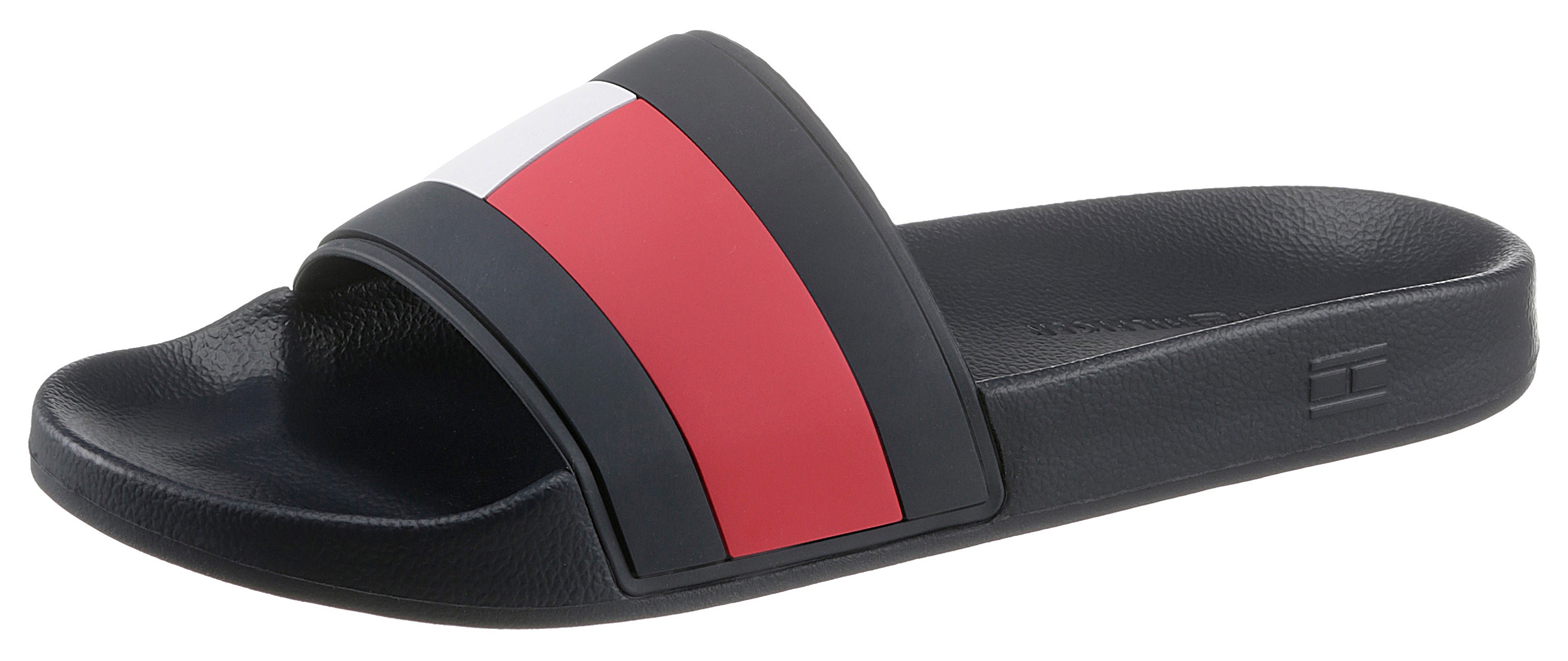 Tommy Hilfiger Badepantolette „ESSENTIAL FLAG POOL SLIDE“, mit plakativer Flagge, schmale Form