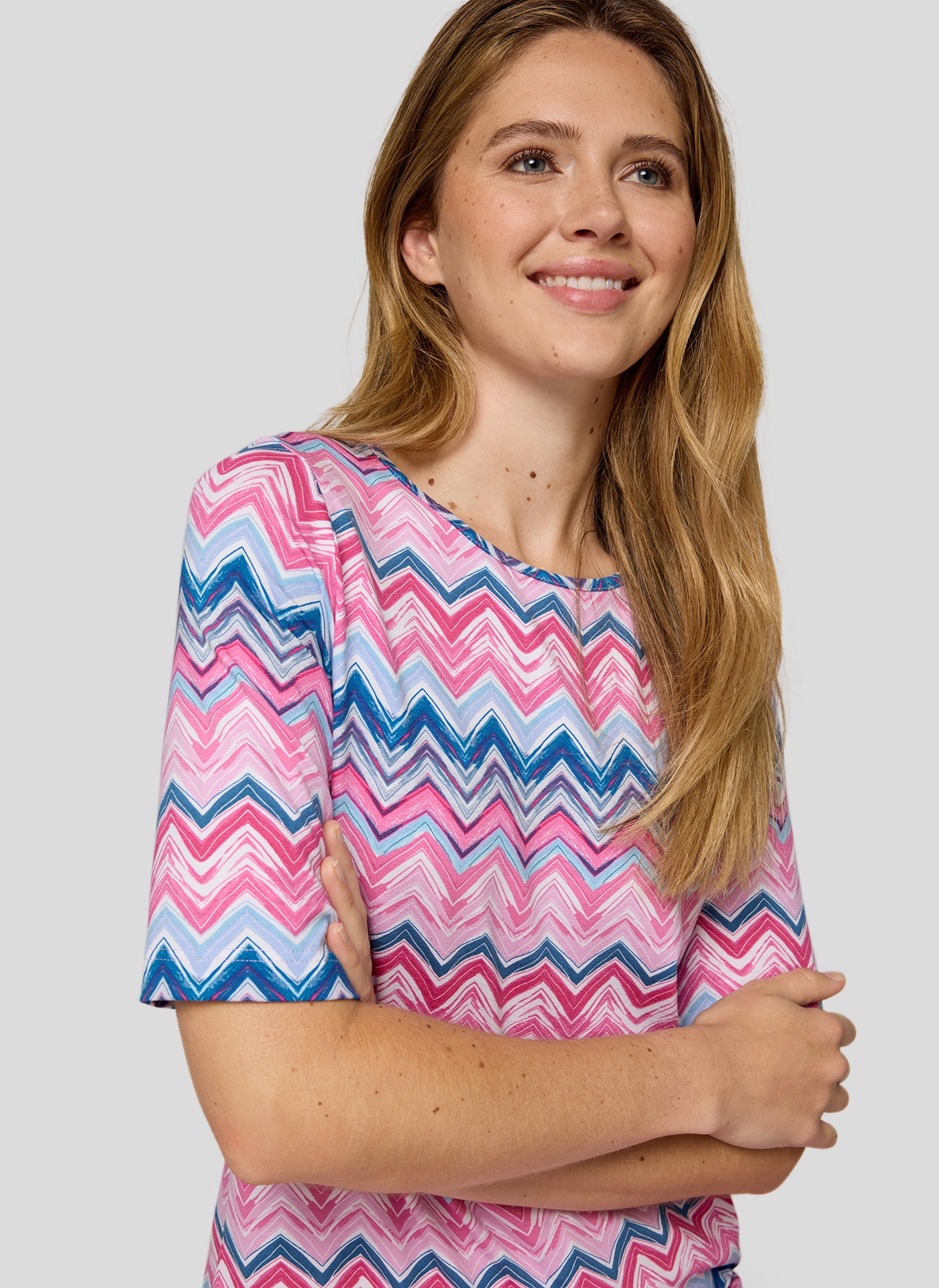 Rabe Rundhalsshirt, mit grafischem Muster