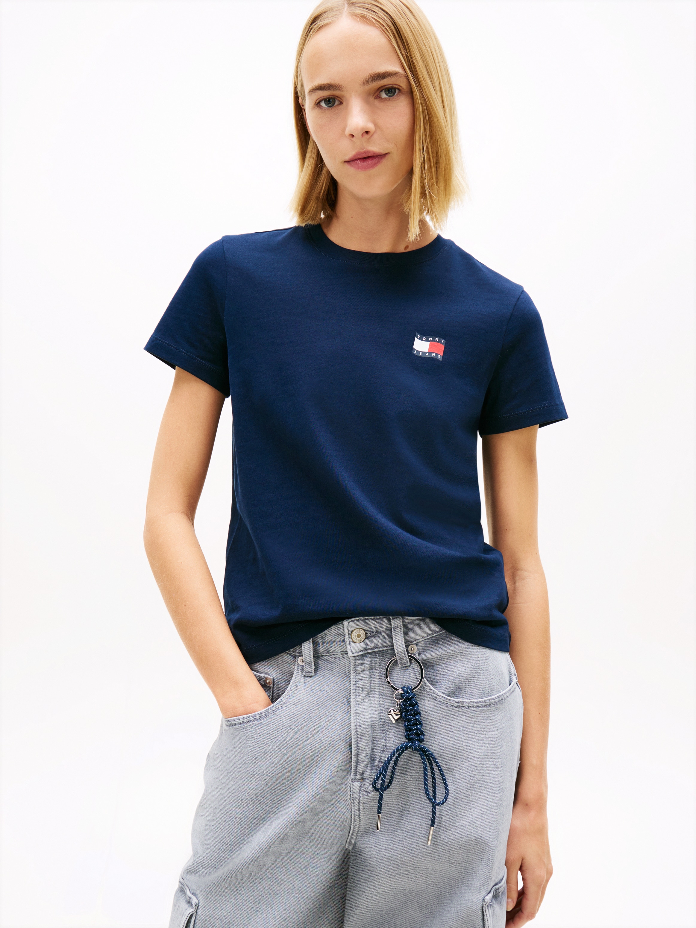 Tommy Jeans Kurzarmshirt "TJW REG WAVY FLAG SS TEE EXT" Tommy Flag-Badge au günstig online kaufen
