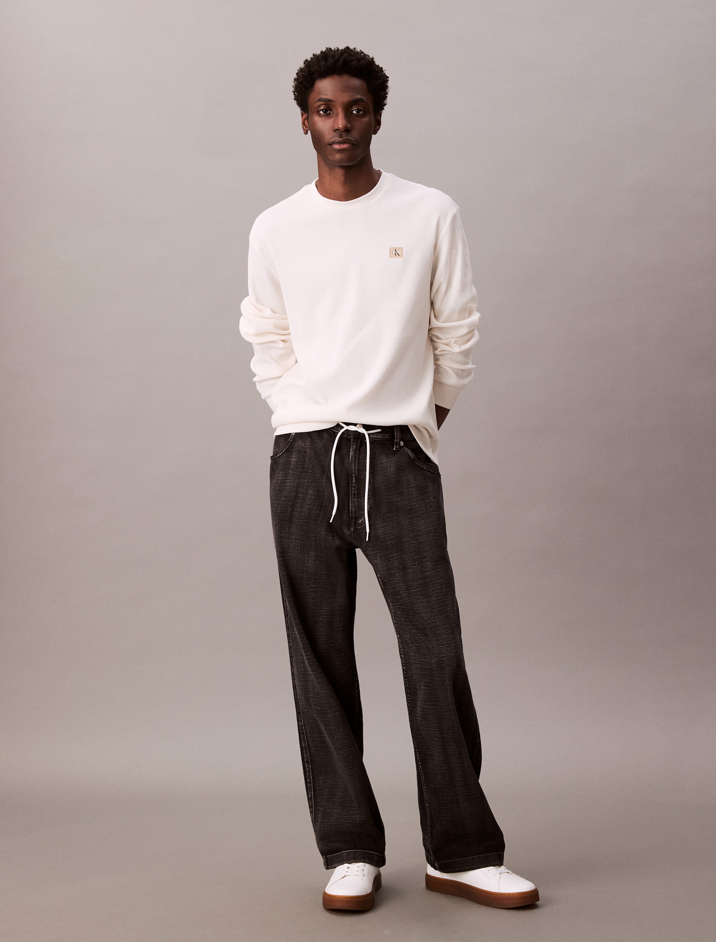 Calvin Klein Jeans Langarmshirt »LS WAFFLE BADGE CREWNK TEE«, Mit Rundhalsausschnitt