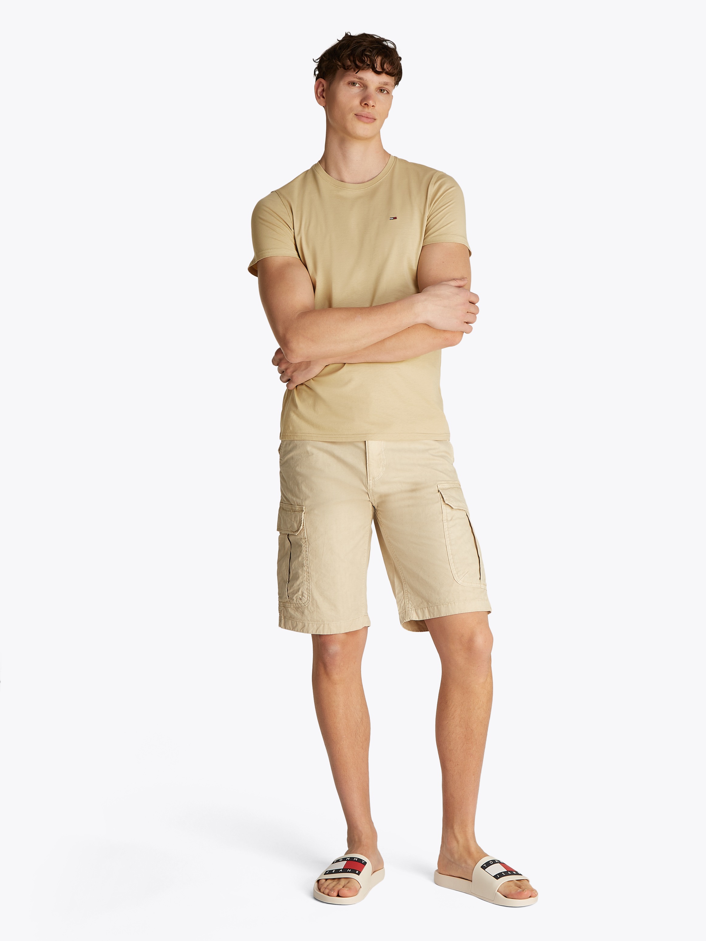 Thumbnail - Tommy Jeans T-Shirt "TJM ESSENTIAL SOLID TEE", mit Rundhalsausschnitt und dezenter Logo-Flag