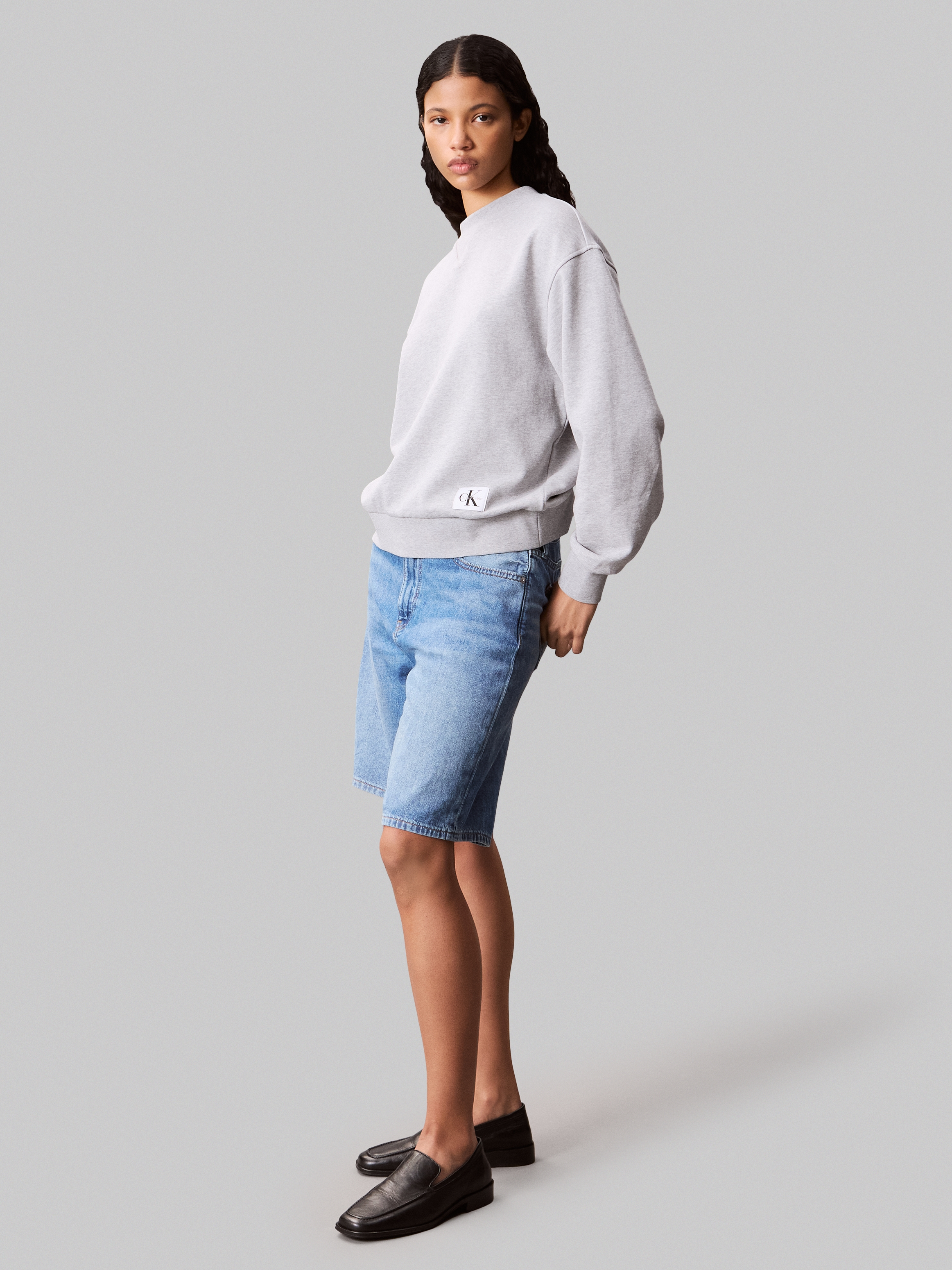 Calvin Klein Jeans Sweatshirt »A- LS BADGE LOGO TERRY CREW NK«, Mit Rundhalsausschnitt