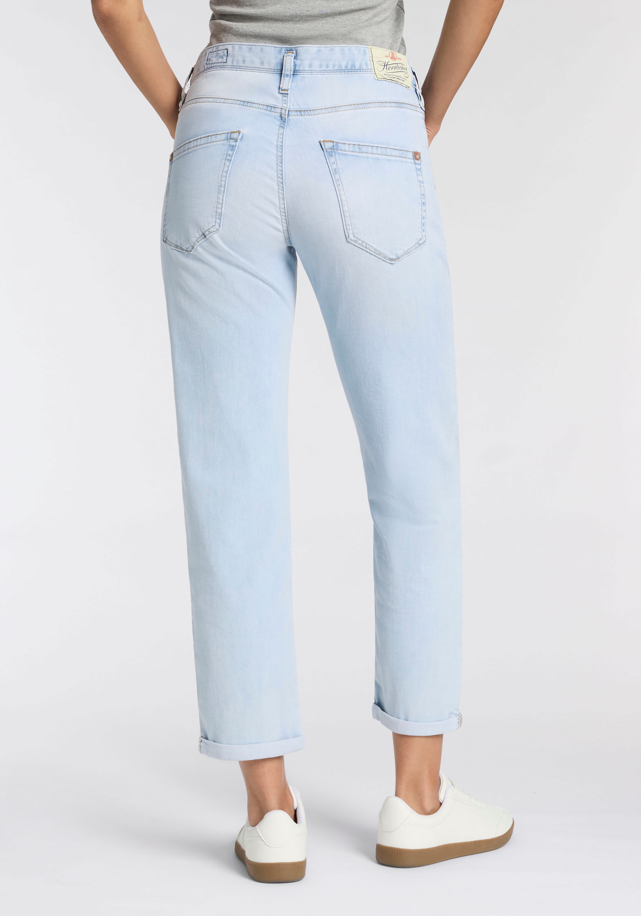 Herrlicher Boyfriend-Jeans »Shyra Tap Denim Light« im Straight Fit, mit Knopfleiste