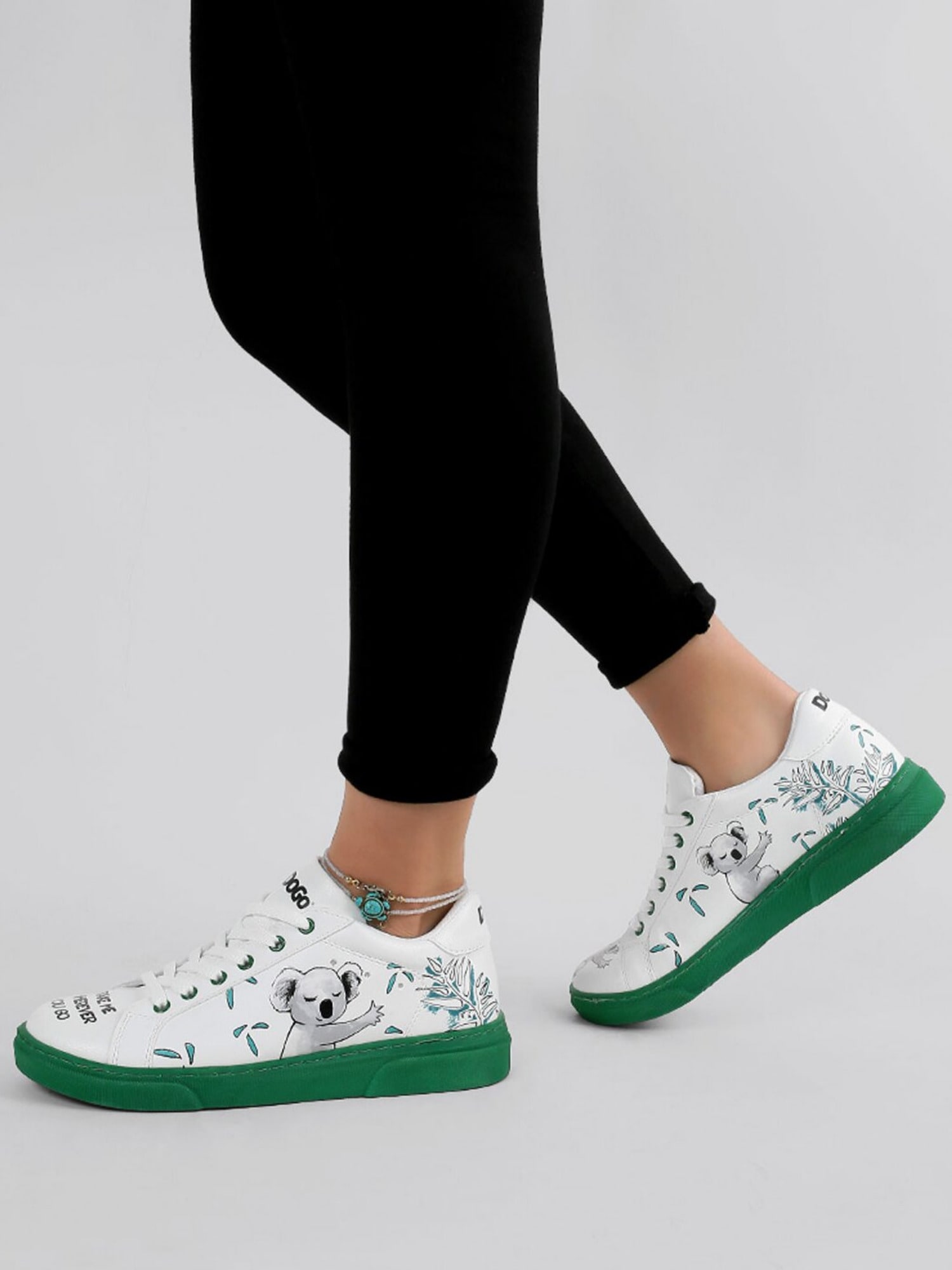 DOGO Sneaker "Ace Low-Top Sneaker Koala Hug Damen Sneaker" Handgefertigt
