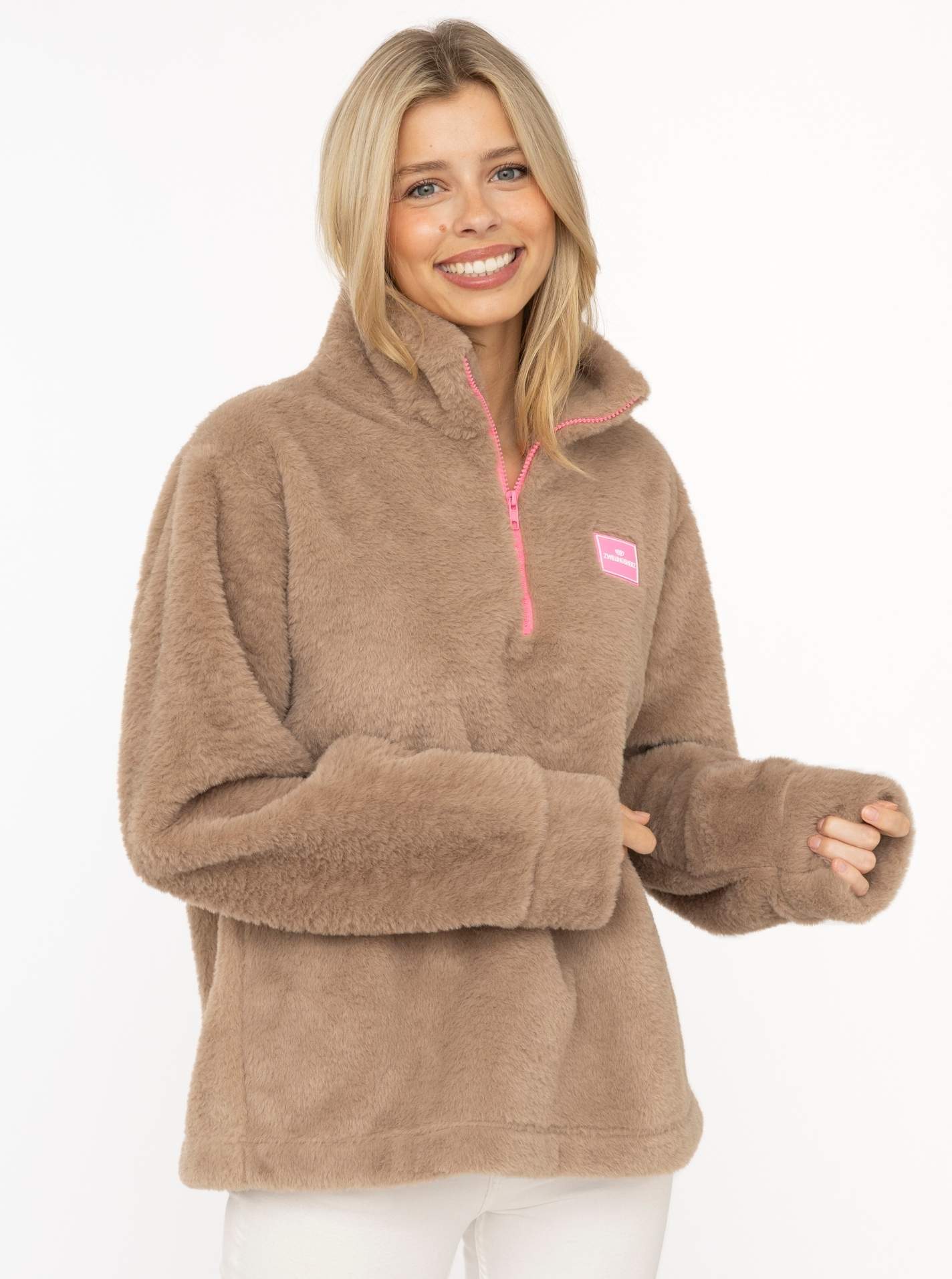 Zwillingsherz Troyer ""ZH"" Fake Fur Optik, Stehkragen mit pinkem Reißverschluss und Patch