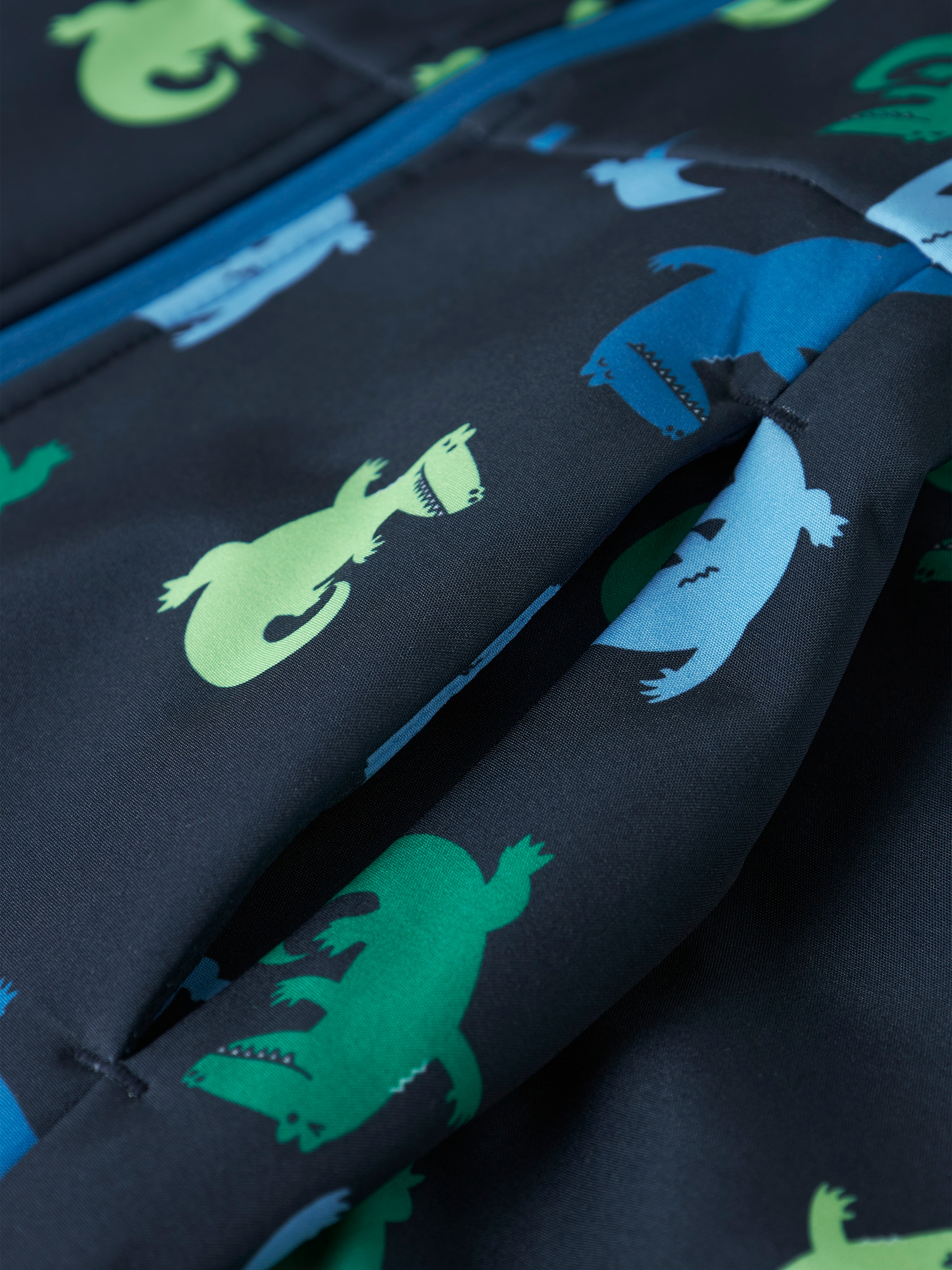 Name It Softshelljacke »NMMMALTA05 SOFTSHELL JACKET AOP FO« mit Kapuze Dekorative, reflektierende Details