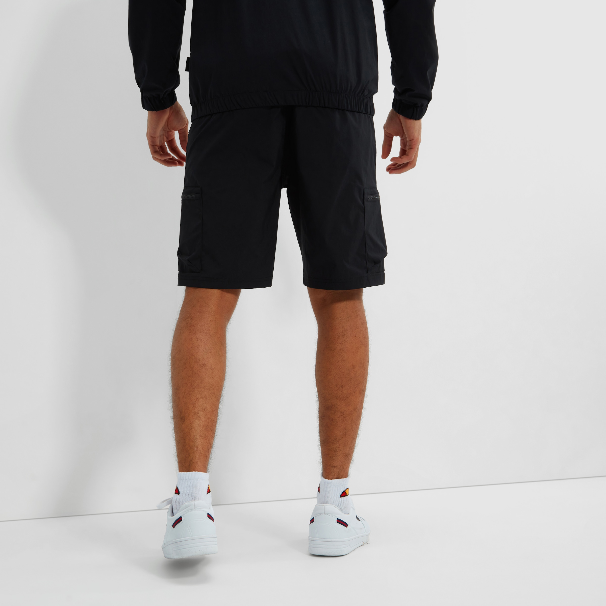 Ellesse »BULLSEYE CARGO SHORT«  mit vielen Reißverschlusstaschen