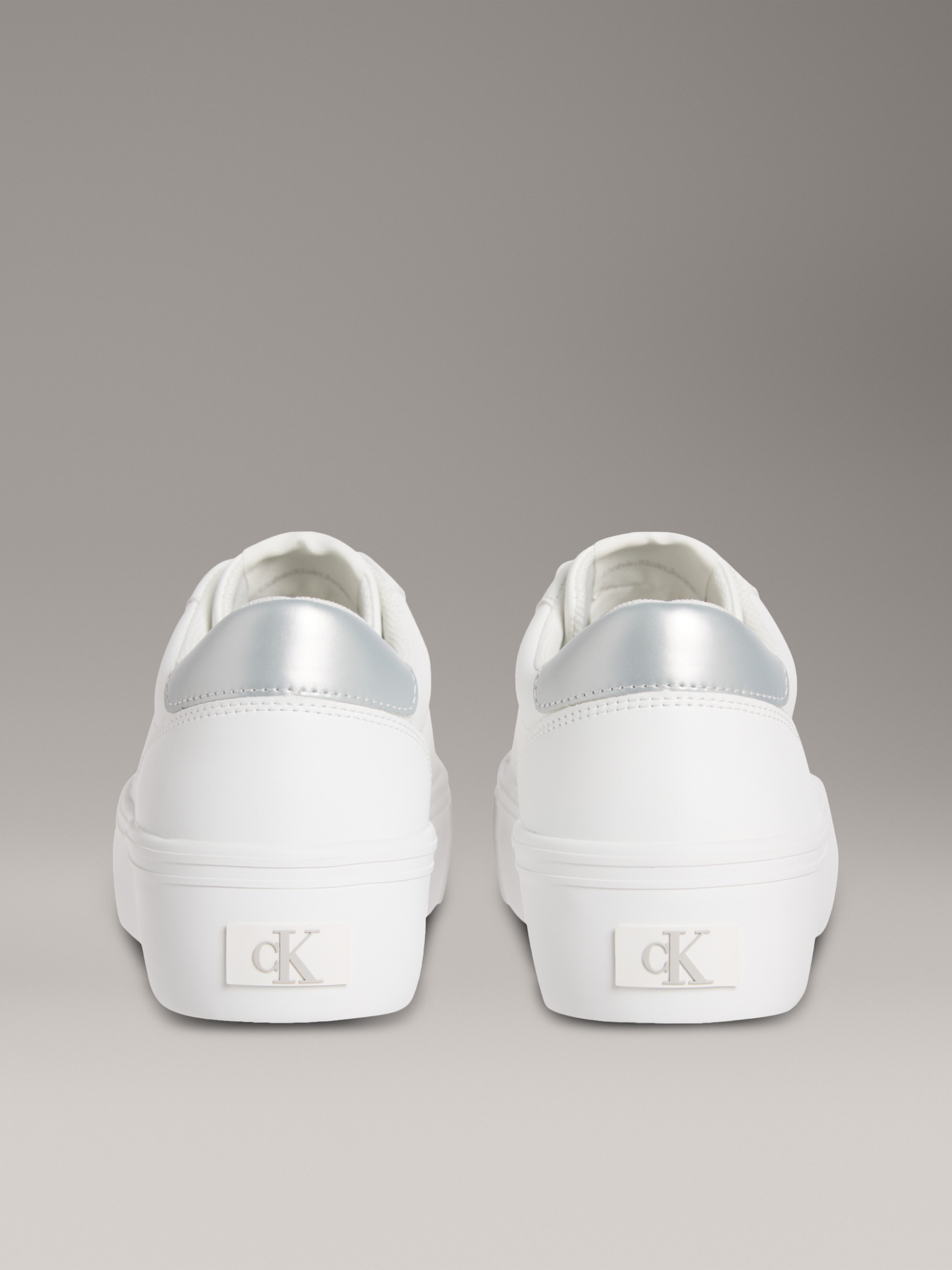 Calvin Klein Jeans Plateausneaker "VULC FLATF LTH SILVER LOGO TAG", Halbsch günstig online kaufen