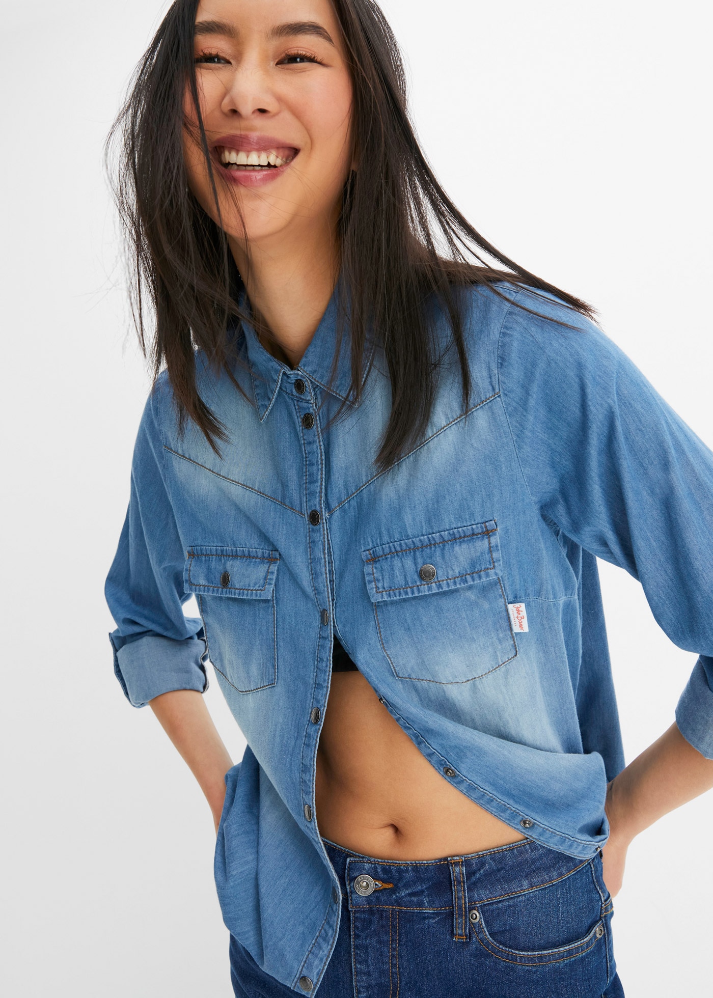 bonprix Jeansbluse »Jeansbluse mit Druckknöpfen, Langarm« mit Druckknöpfen und zwei Brusttaschen, schmal geschnitten