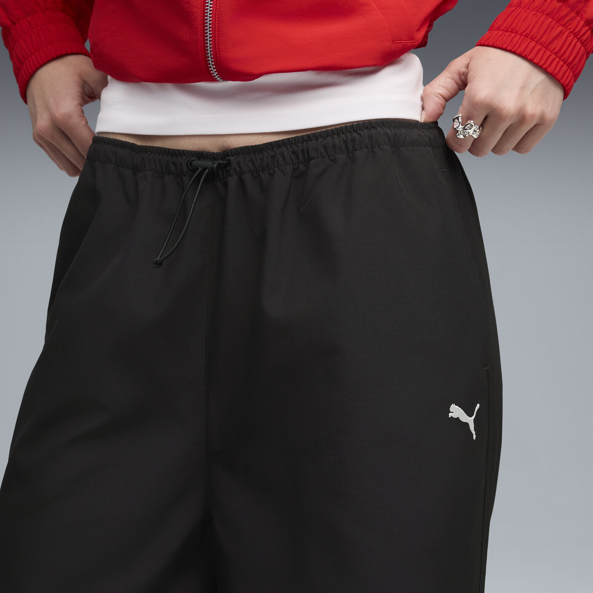 PUMA Sporthose »Wardrobe Essentials Gewebte Parachute-Hose Damen«