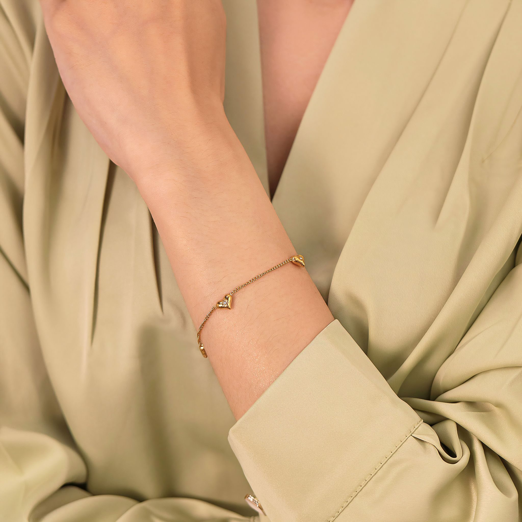 Firetti Armband »Schmuck Geschenk Edelstahl Armschmuck Ankerkettengliederung Herzen«, mit Zirkonia (synth.)