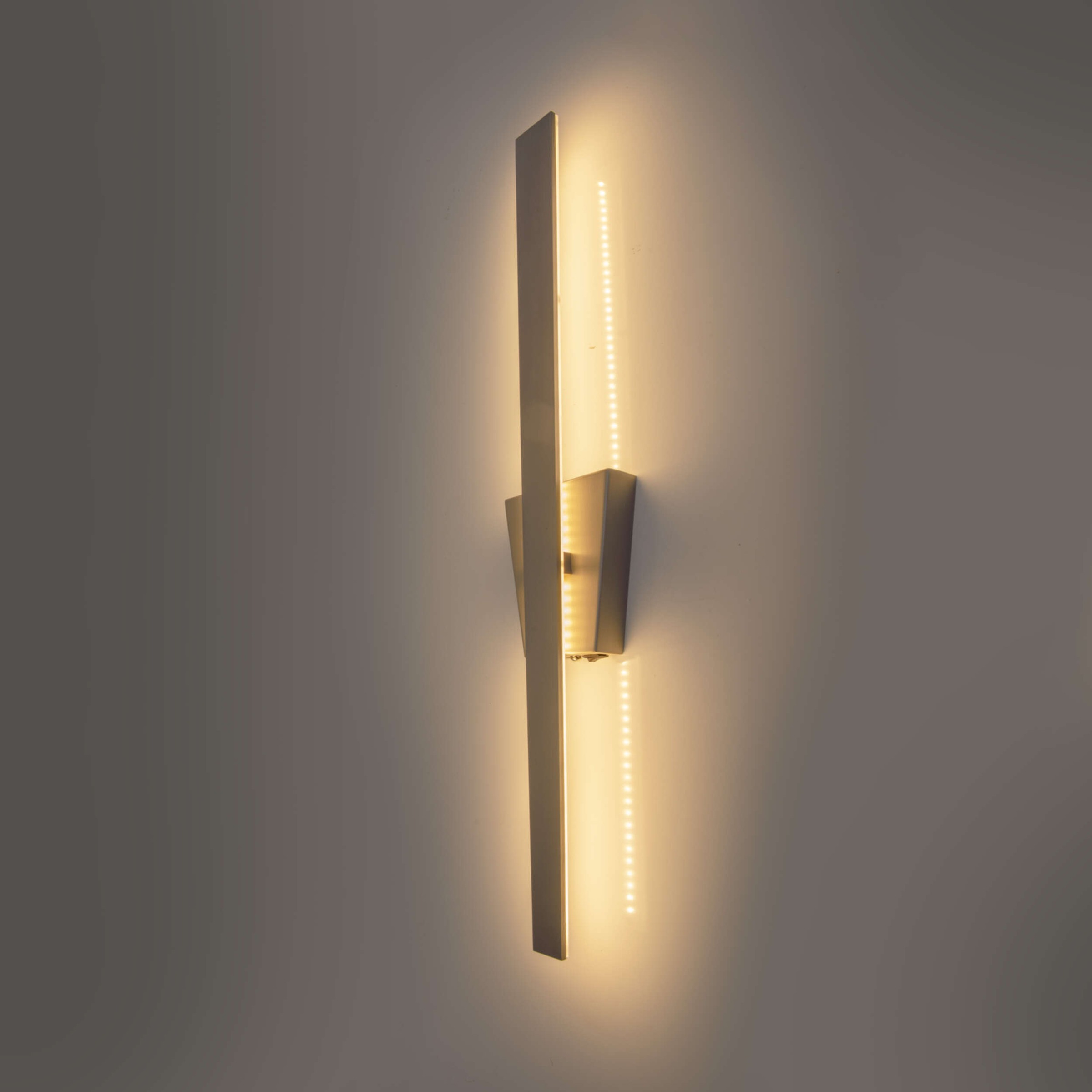 näve LED Wandleuchte »"TREVOR"«, 1 flammig, nickel-matt, trapezförmiger Baldachin, inkl. Kippschalter, Höhe 62cm