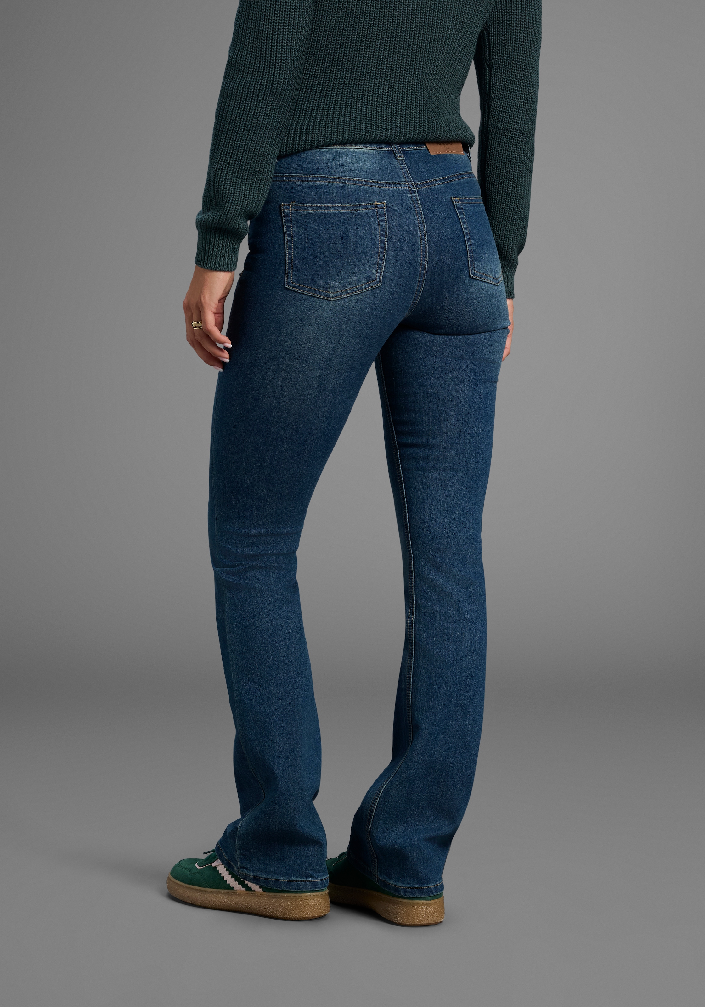 Arizona Bootcut-Jeans »Shaping«, elastische Passform, Bootcut-Beinform, Used-Waschung, hohe Taille
