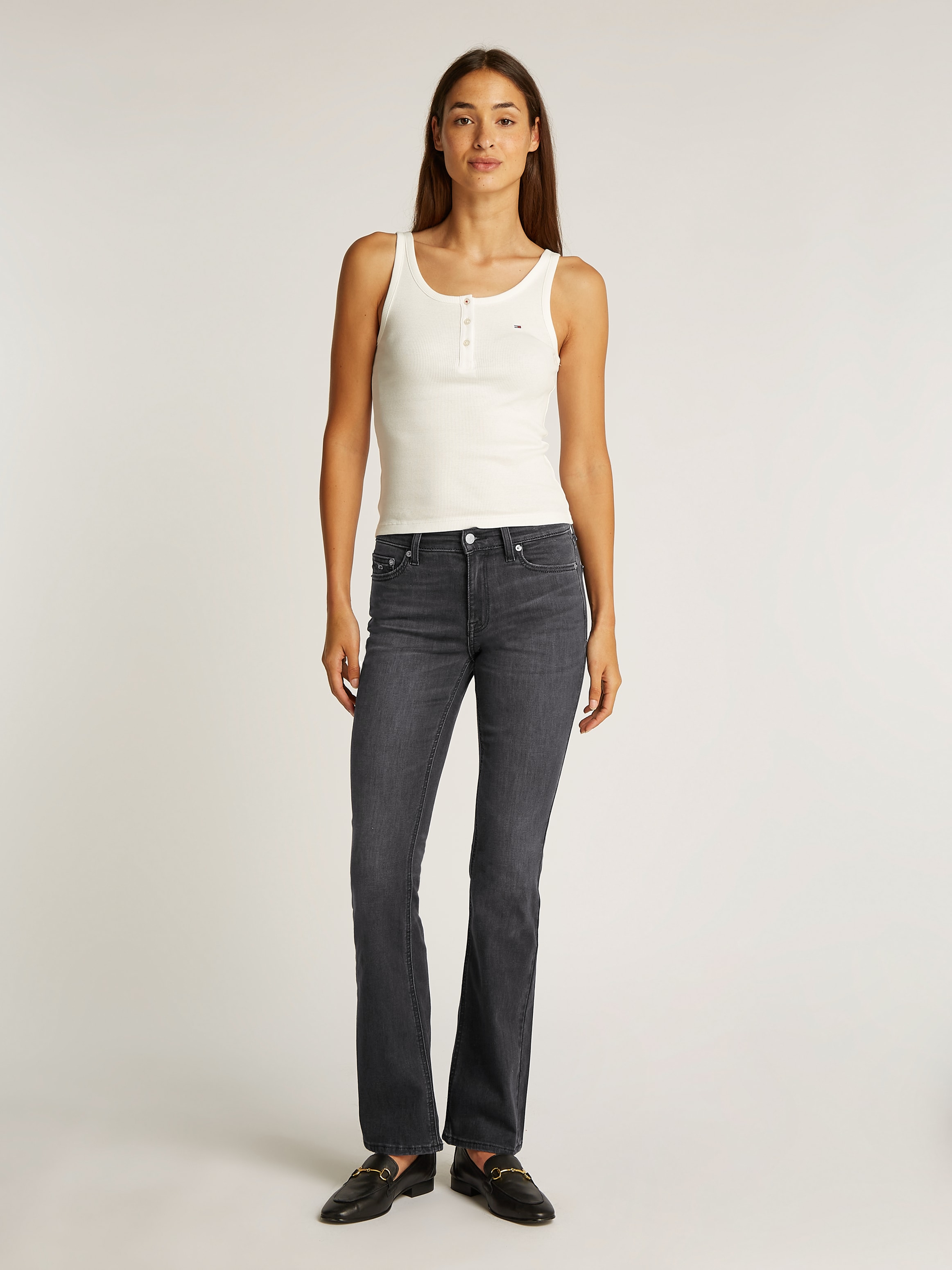 Tommy Jeans Bootcut-Jeans »Maddie Mid Rise Bootcut«, in hellblauer Waschung