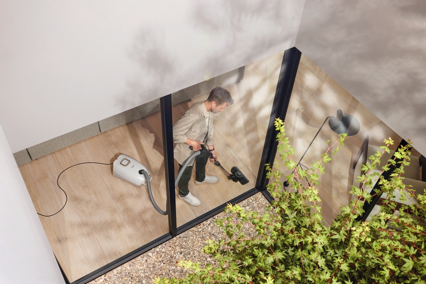 Miele Bodenstaubsauger »Guard L1 Performance mit ComfortFit, Nachfolger Complete C3 Starlight«, 700 W, mit Beutel, Spart Energie dank speziellem Gebläse, Premium Design, HEPA AirClean