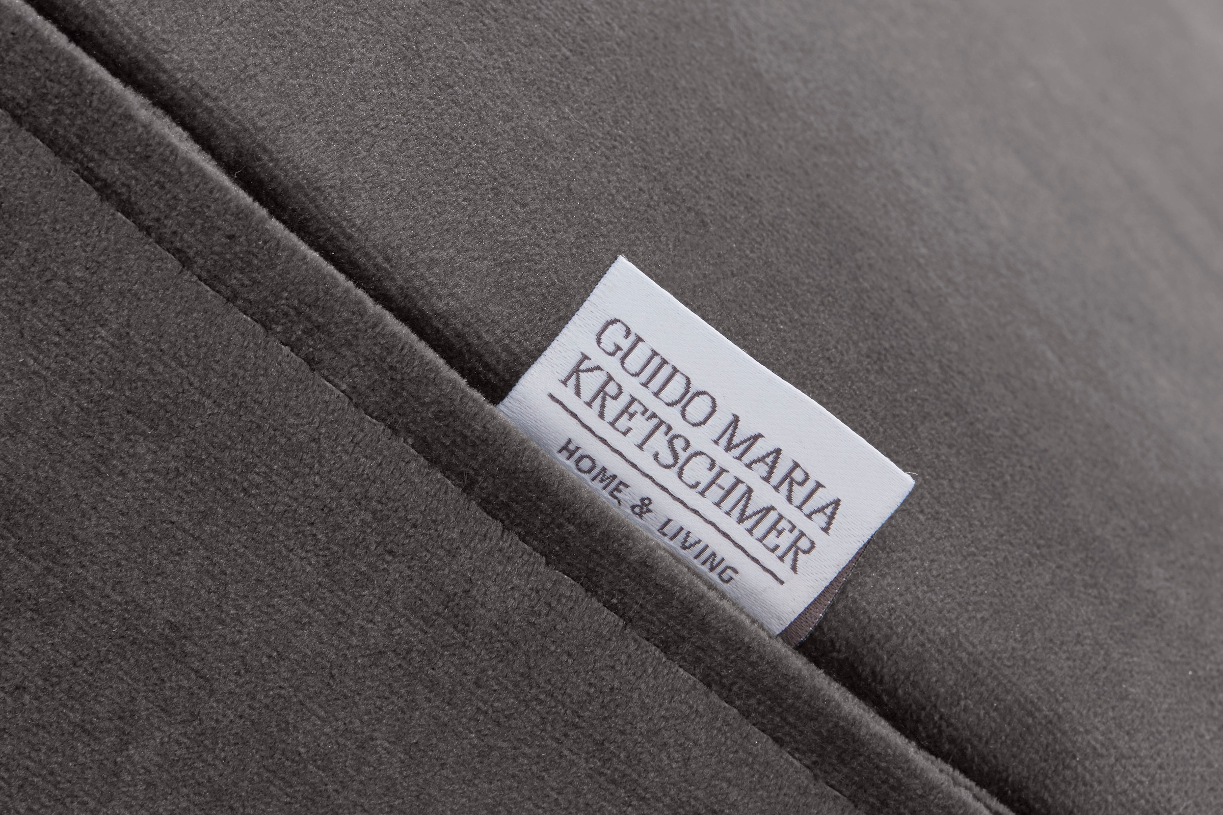 Guido Maria Kretschmer Home&Living 2,5-Sitzer »Chilltime«, mit eleganter Kreuznaht in den Rückenkissen, Breite 237 cm