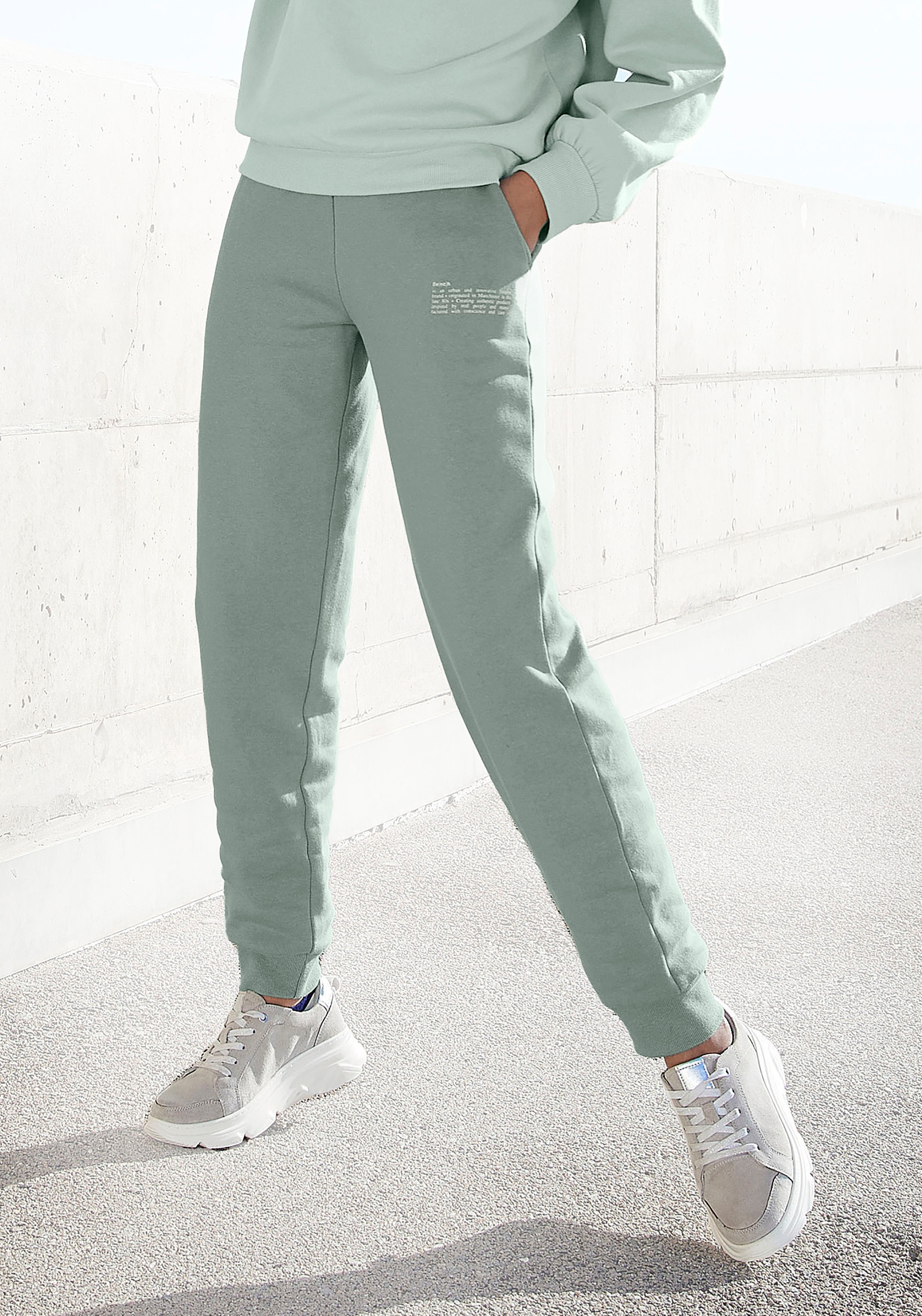 Bench. Loungehose, mit Logodruck kaufen